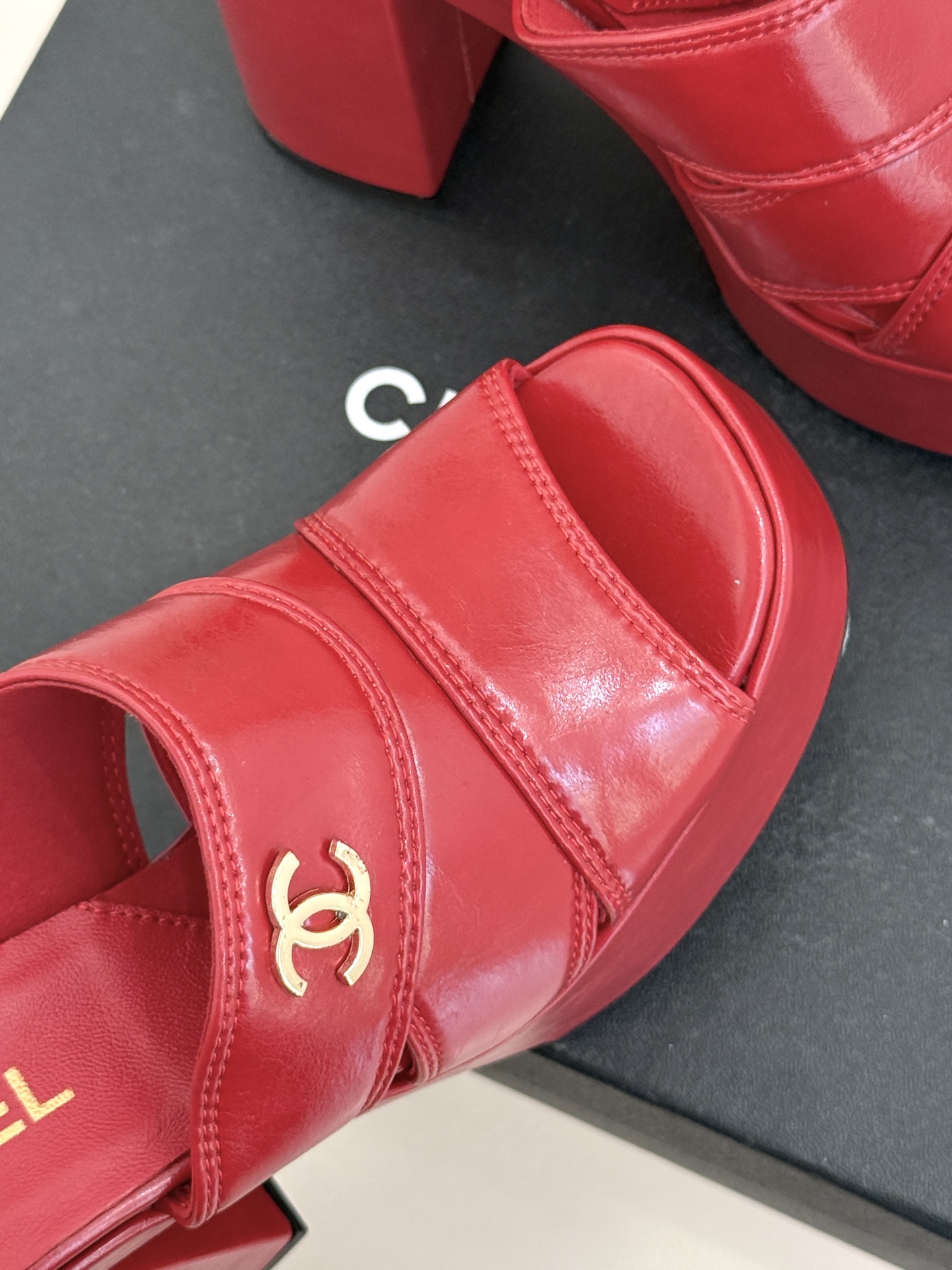 CHANE*｜小香经典走秀款防水台双C高跟拖鞋巴黎时装周周秀重磅新品‼️穿上瞬间拉长拉细小腿比例随意的搭