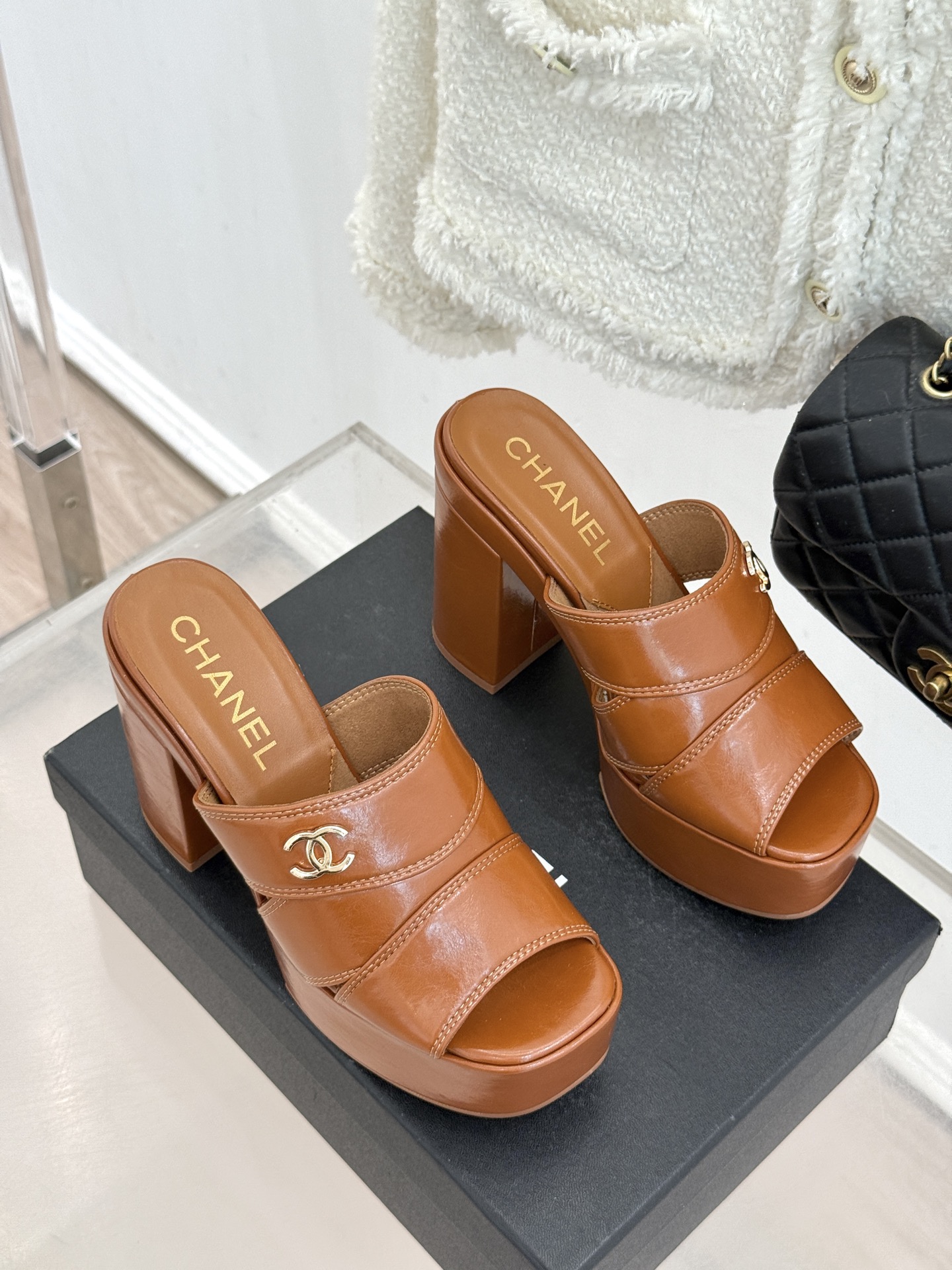 CHANE*｜小香经典走秀款防水台双C高跟拖鞋巴黎时装周周秀重磅新品‼️穿上瞬间拉长拉细小腿比例随意的搭