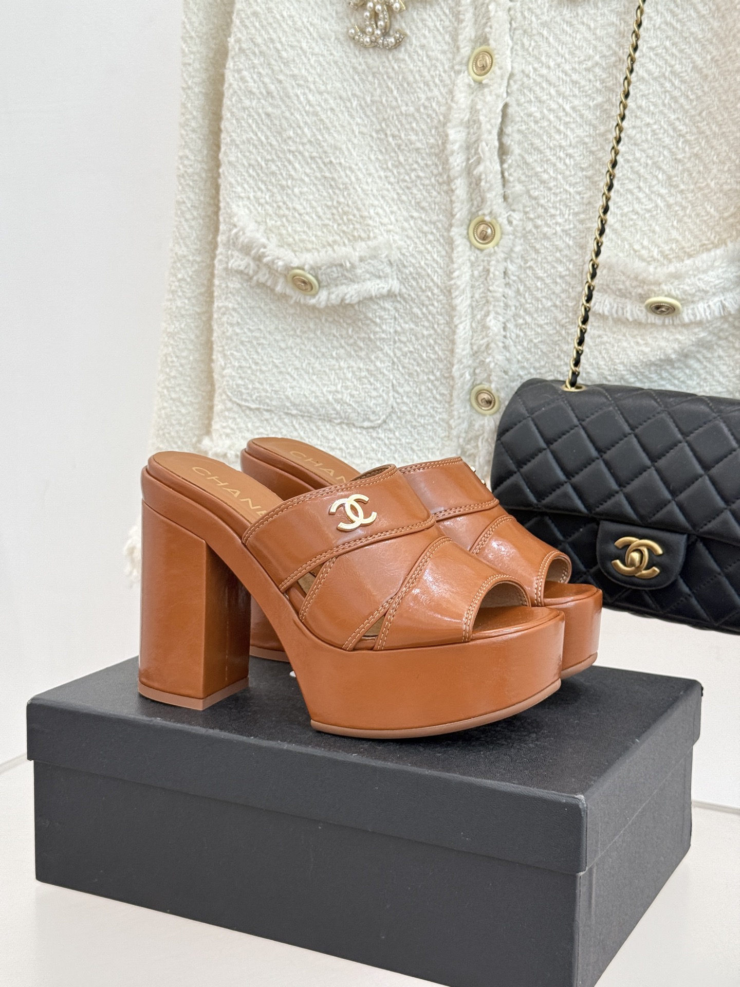 CHANE*｜小香经典走秀款防水台双C高跟拖鞋巴黎时装周周秀重磅新品‼️穿上瞬间拉长拉细小腿比例随意的搭