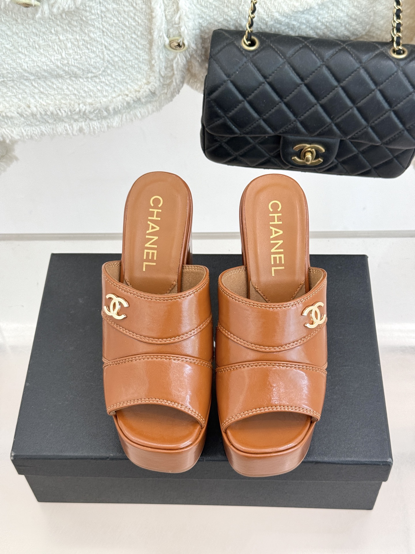 CHANE*｜小香经典走秀款防水台双C高跟拖鞋巴黎时装周周秀重磅新品‼️穿上瞬间拉长拉细小腿比例随意的搭