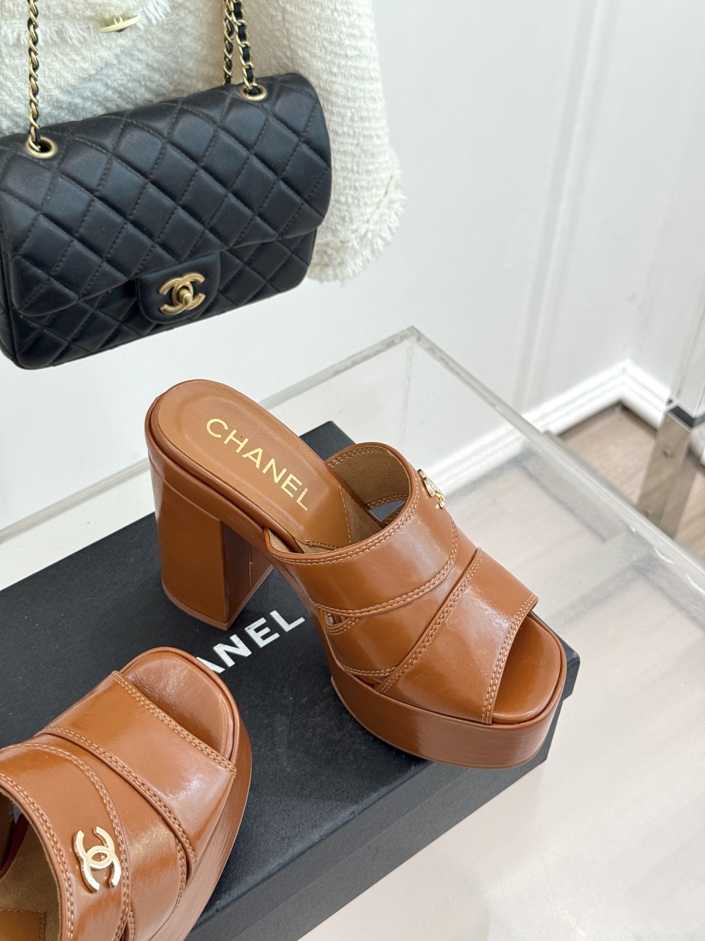 CHANE*｜小香经典走秀款防水台双C高跟拖鞋巴黎时装周周秀重磅新品‼️穿上瞬间拉长拉细小腿比例随意的搭