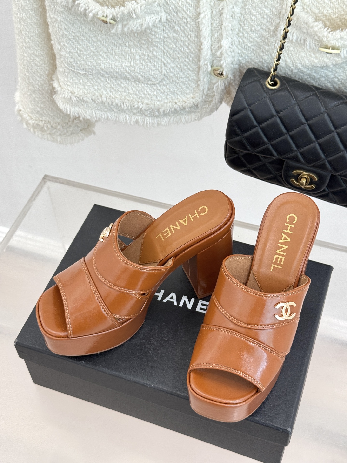 CHANE*｜小香经典走秀款防水台双C高跟拖鞋巴黎时装周周秀重磅新品‼️穿上瞬间拉长拉细小腿比例随意的搭