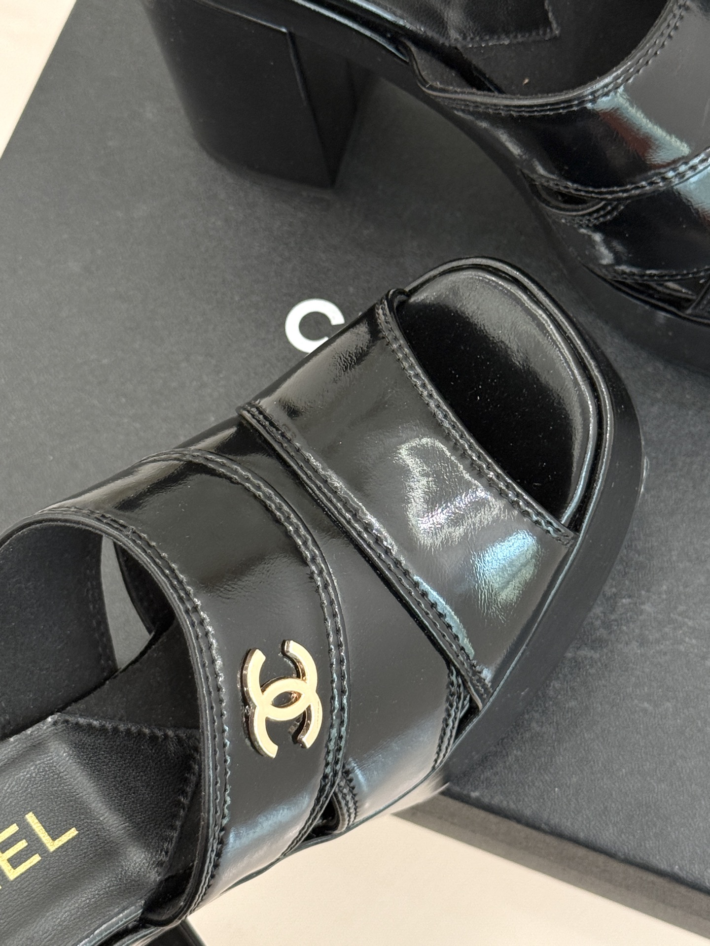 CHANE*｜小香经典走秀款防水台双C高跟拖鞋巴黎时装周周秀重磅新品‼️穿上瞬间拉长拉细小腿比例随意的搭