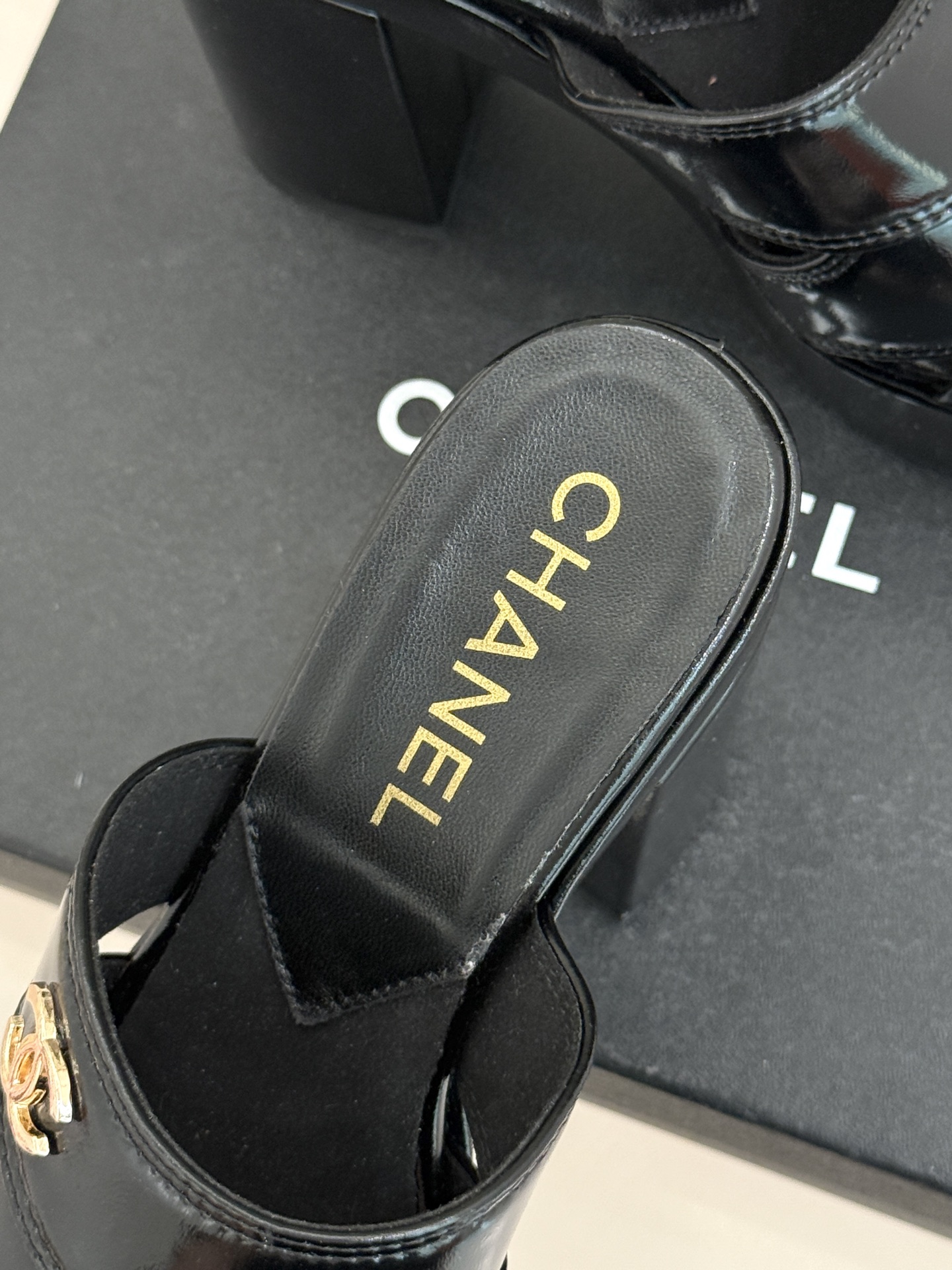 CHANE*｜小香经典走秀款防水台双C高跟拖鞋巴黎时装周周秀重磅新品‼️穿上瞬间拉长拉细小腿比例随意的搭