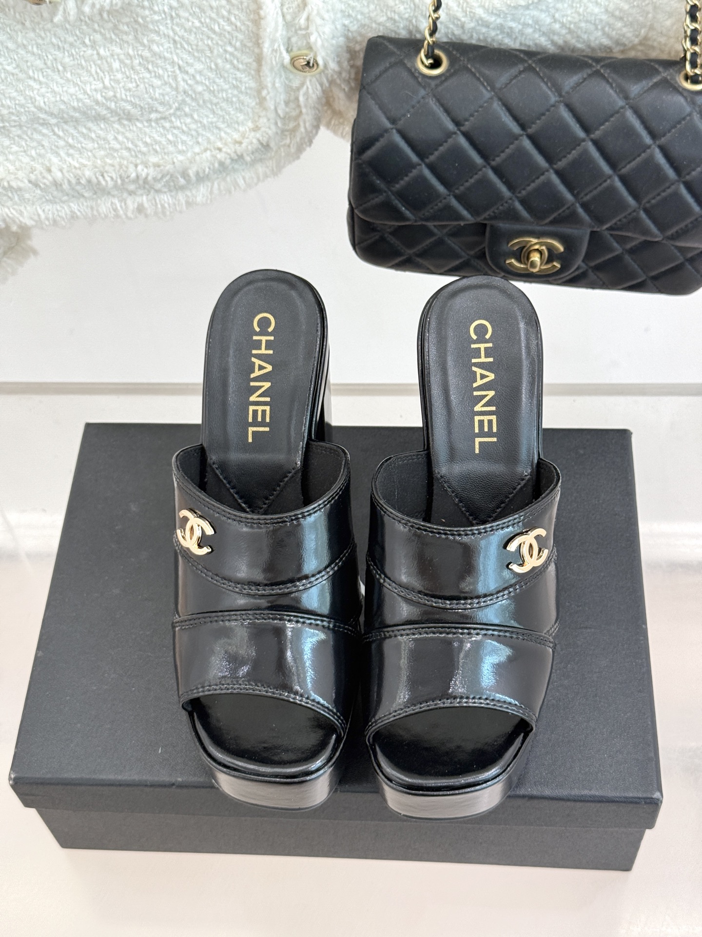 CHANE*｜小香经典走秀款防水台双C高跟拖鞋巴黎时装周周秀重磅新品‼️穿上瞬间拉长拉细小腿比例随意的搭