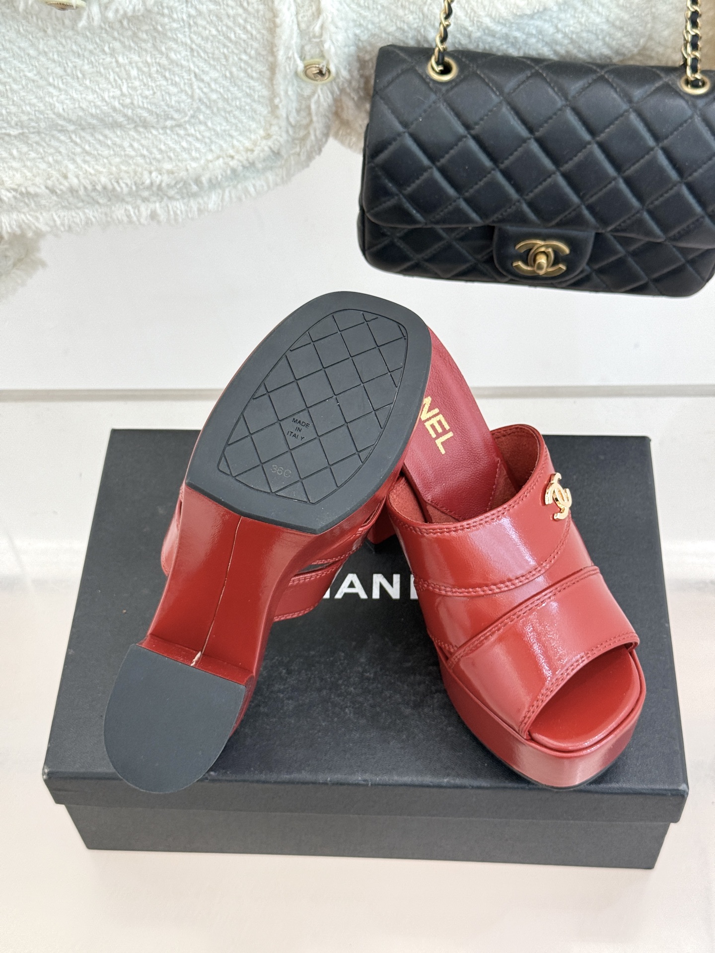 CHANE*｜小香经典走秀款防水台双C高跟拖鞋巴黎时装周周秀重磅新品‼️穿上瞬间拉长拉细小腿比例随意的搭