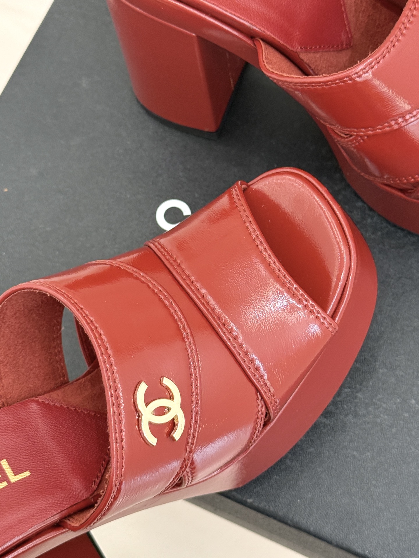 CHANE*｜小香经典走秀款防水台双C高跟拖鞋巴黎时装周周秀重磅新品‼️穿上瞬间拉长拉细小腿比例随意的搭