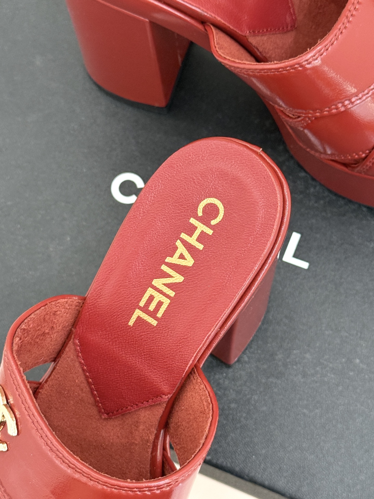 CHANE*｜小香经典走秀款防水台双C高跟拖鞋巴黎时装周周秀重磅新品‼️穿上瞬间拉长拉细小腿比例随意的搭