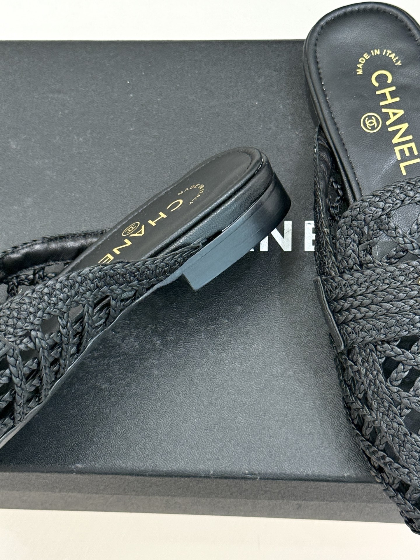 CHANE* ｜小香26P新品双C编织乐福鞋半拖将经典乐福与慵懒半拖完美融合编织肌理重塑小香高级感。镂空