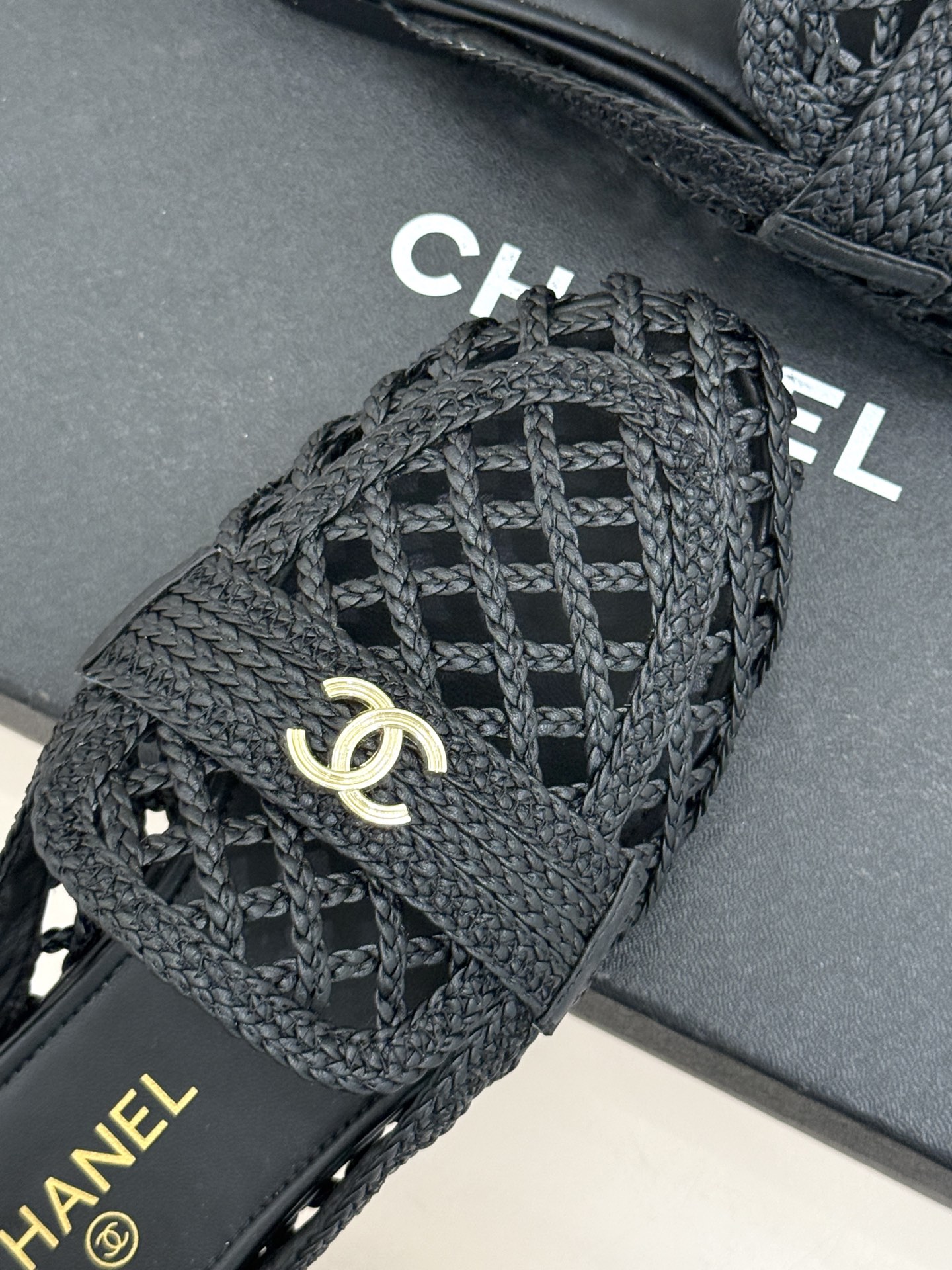 CHANE* ｜小香26P新品双C编织乐福鞋半拖将经典乐福与慵懒半拖完美融合编织肌理重塑小香高级感。镂空
