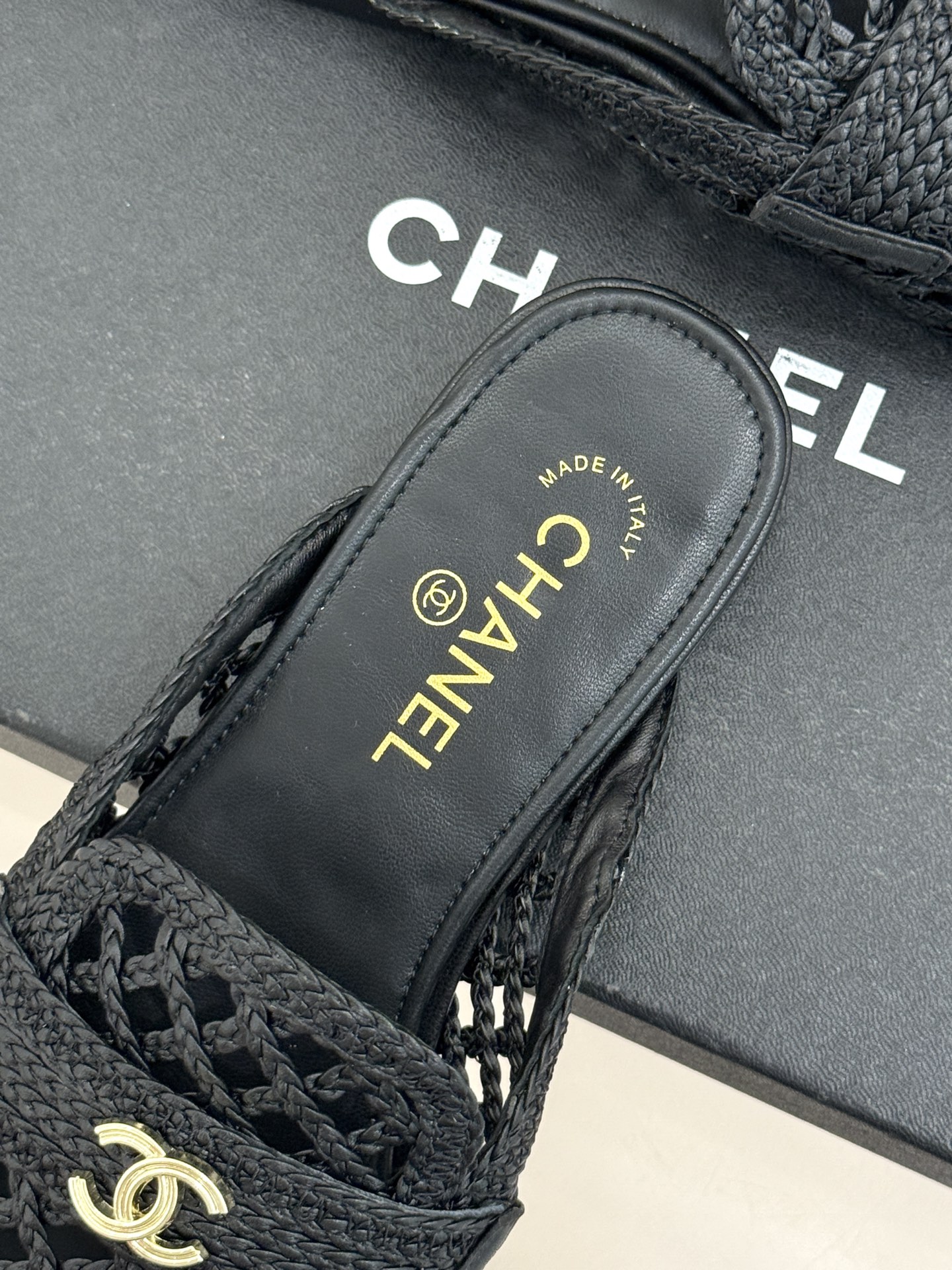 CHANE* ｜小香26P新品双C编织乐福鞋半拖将经典乐福与慵懒半拖完美融合编织肌理重塑小香高级感。镂空