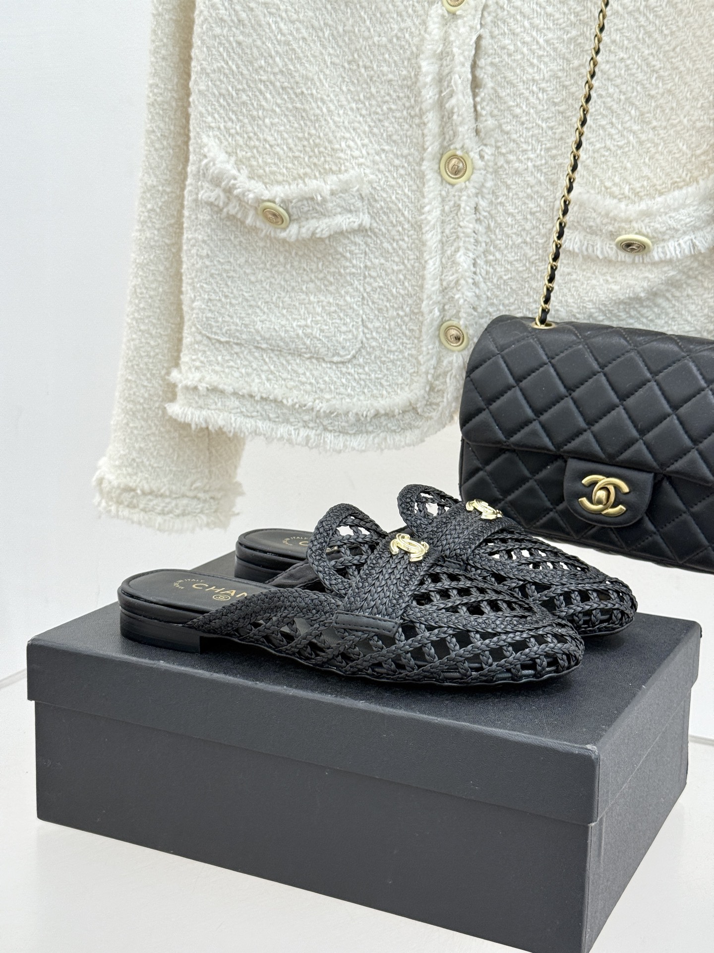 CHANE* ｜小香26P新品双C编织乐福鞋半拖将经典乐福与慵懒半拖完美融合编织肌理重塑小香高级感。镂空