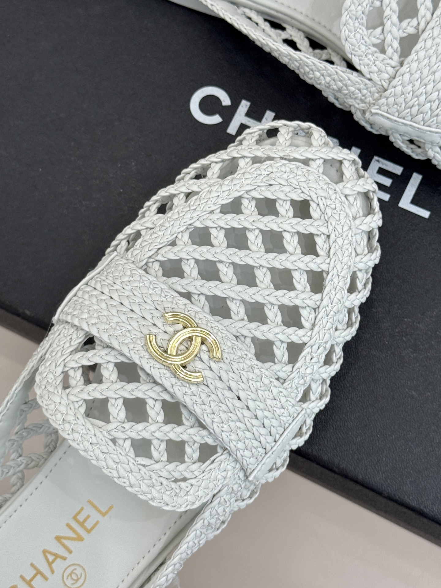 CHANE* ｜小香26P新品双C编织乐福鞋半拖将经典乐福与慵懒半拖完美融合编织肌理重塑小香高级感。镂空