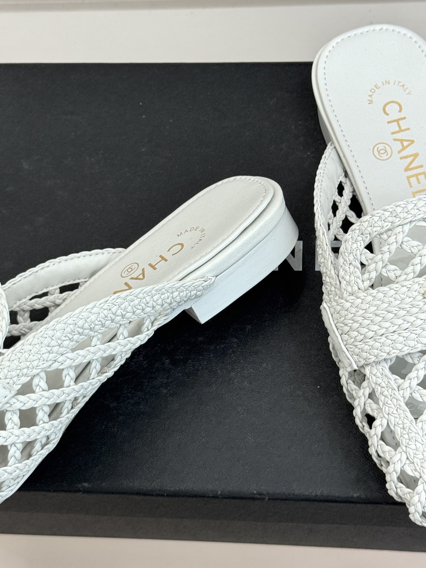 CHANE* ｜小香26P新品双C编织乐福鞋半拖将经典乐福与慵懒半拖完美融合编织肌理重塑小香高级感。镂空