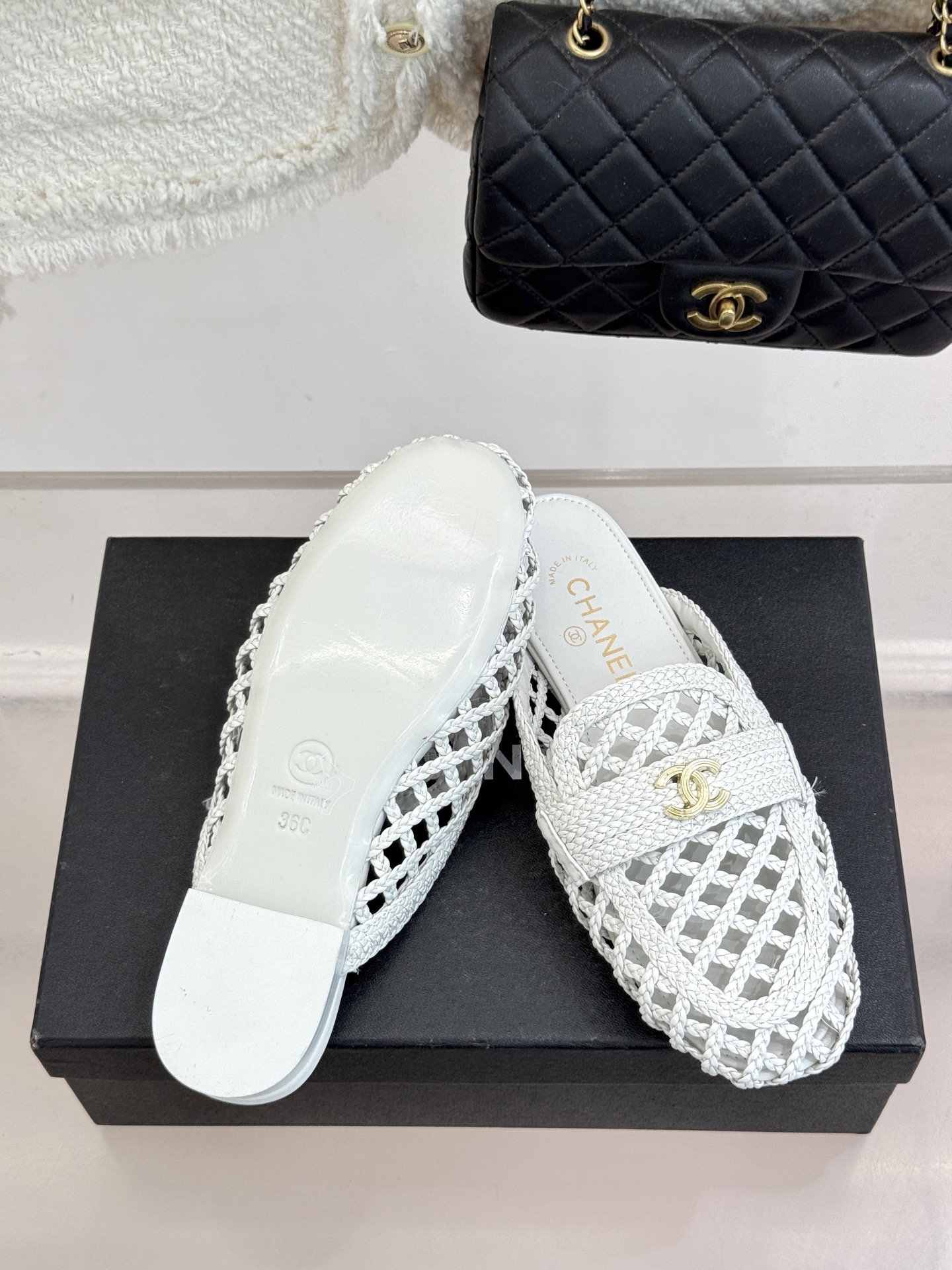 CHANE* ｜小香26P新品双C编织乐福鞋半拖将经典乐福与慵懒半拖完美融合编织肌理重塑小香高级感。镂空