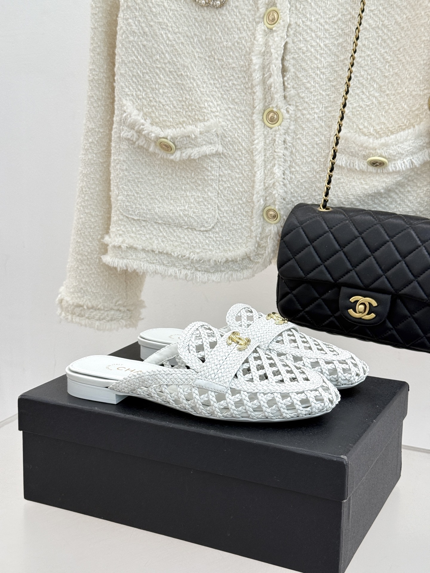 CHANE* ｜小香26P新品双C编织乐福鞋半拖将经典乐福与慵懒半拖完美融合编织肌理重塑小香高级感。镂空