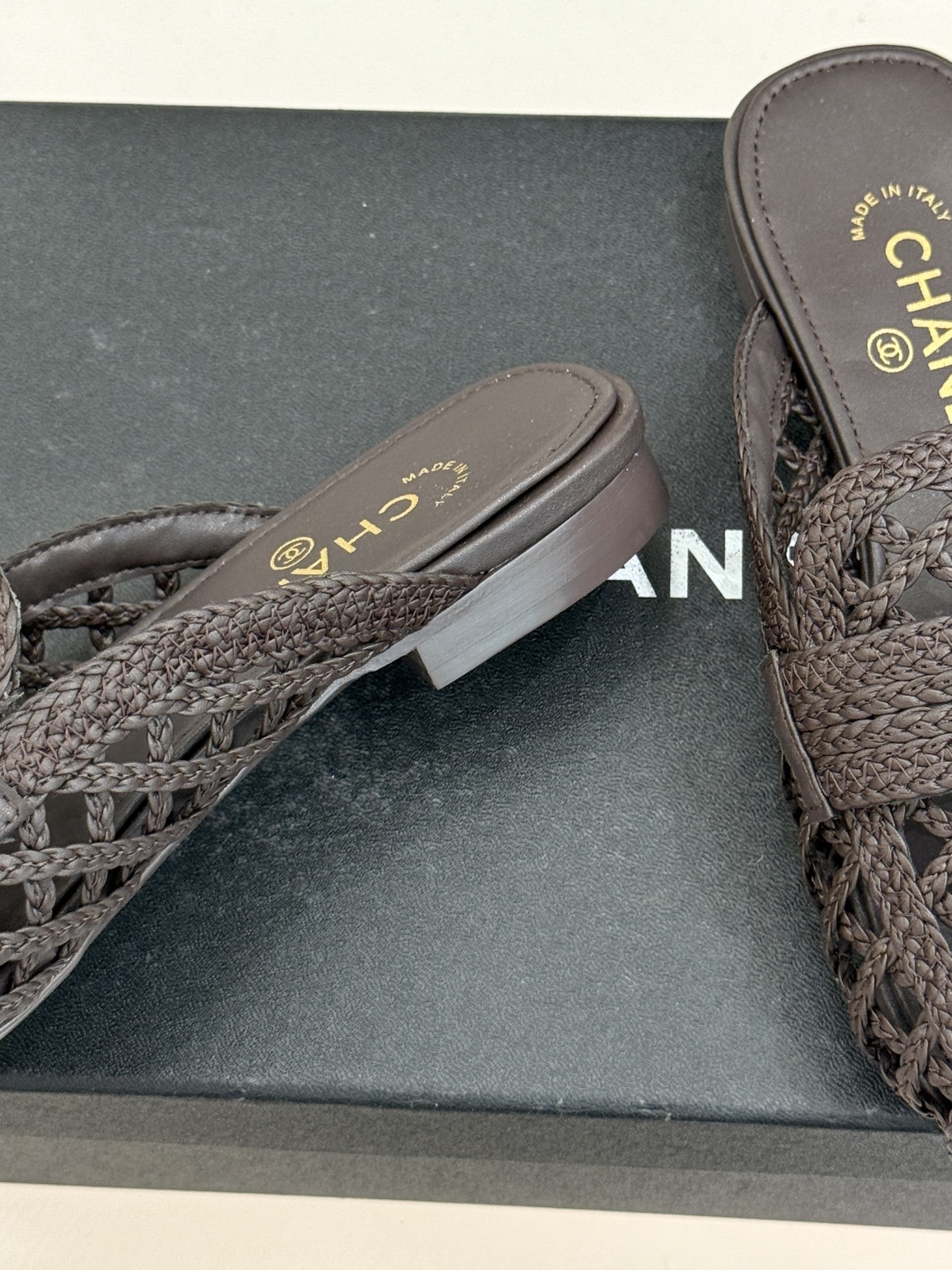 CHANE* ｜小香26P新品双C编织乐福鞋半拖将经典乐福与慵懒半拖完美融合编织肌理重塑小香高级感。镂空