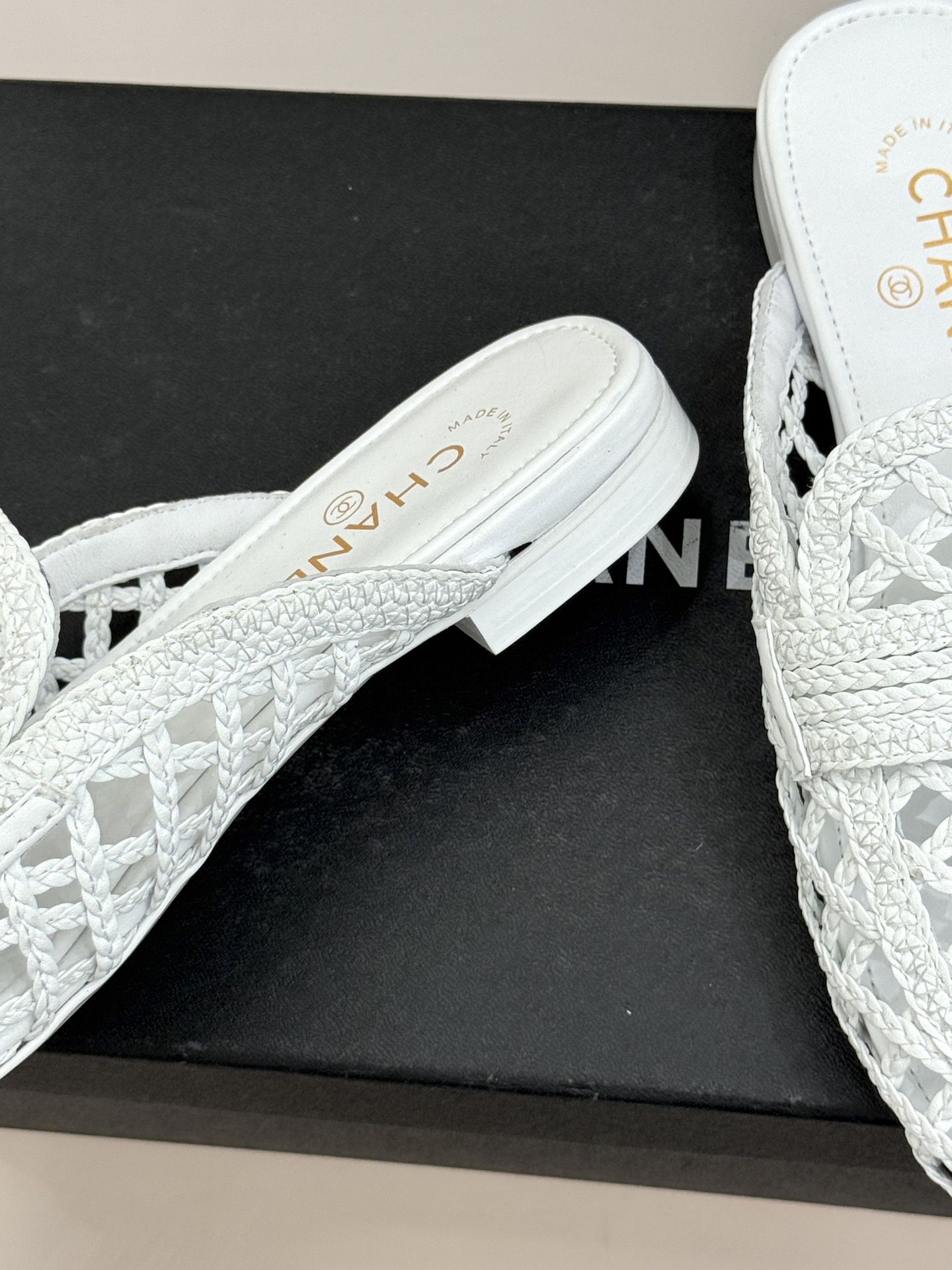 CHANE* ｜小香26P新品双C编织乐福鞋半拖将经典乐福与慵懒半拖完美融合编织肌理重塑小香高级感。镂空