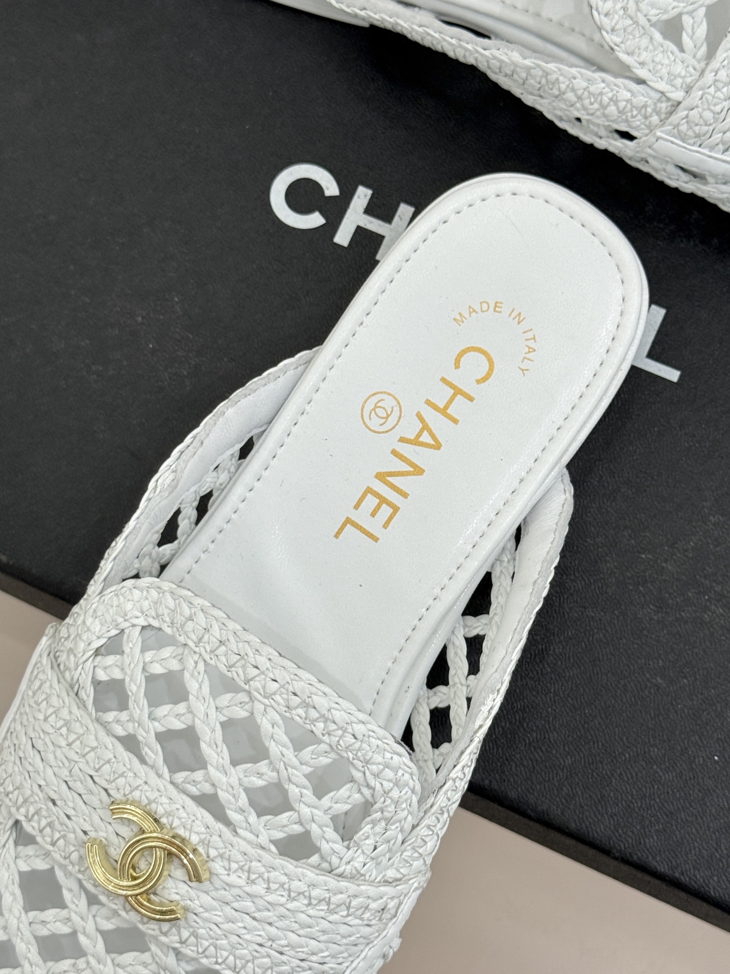 CHANE* ｜小香26P新品双C编织乐福鞋半拖将经典乐福与慵懒半拖完美融合编织肌理重塑小香高级感。镂空