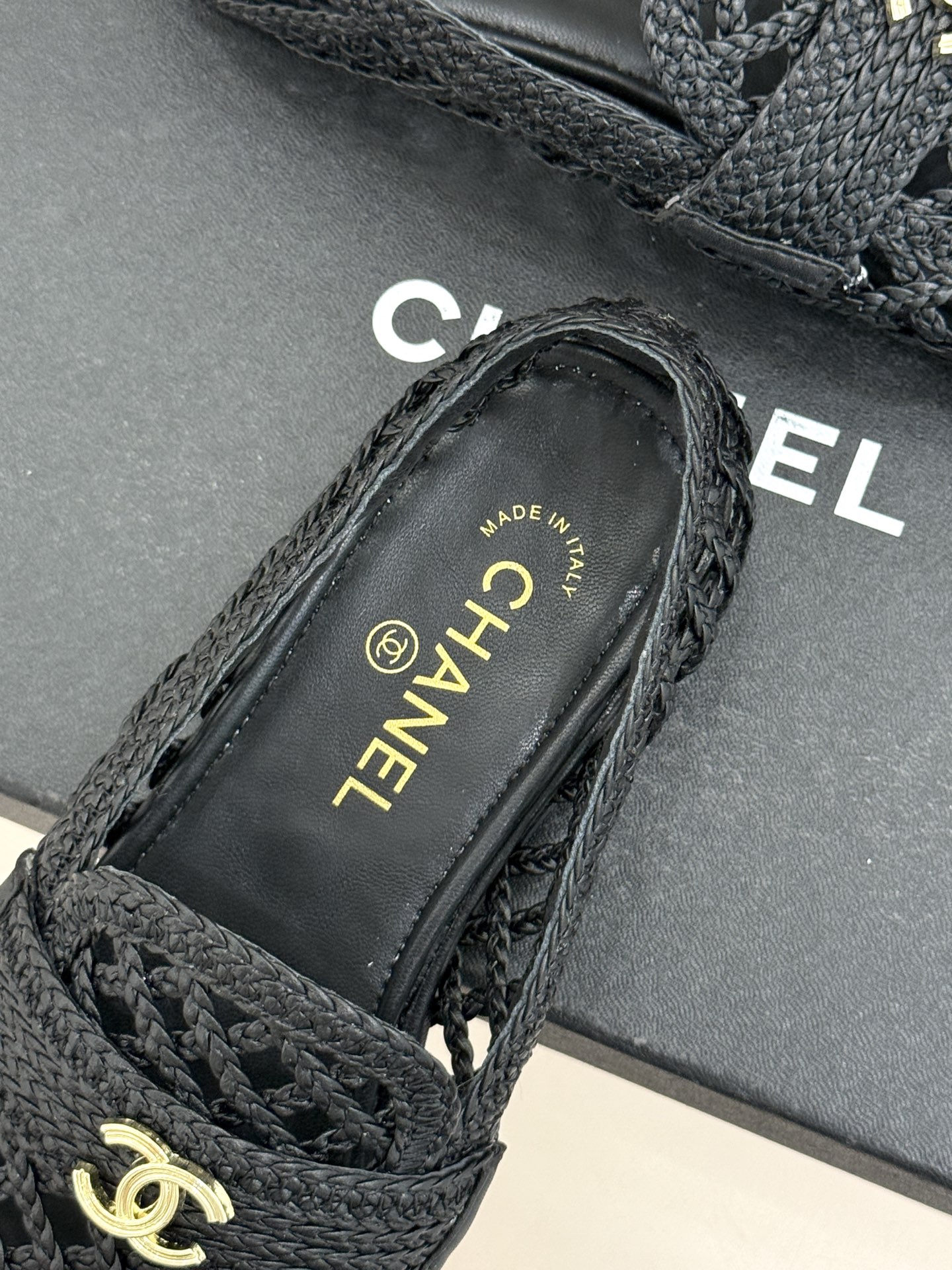 CHANE* ｜小香26P新品双C编织乐福鞋半拖将经典乐福与慵懒半拖完美融合编织肌理重塑小香高级感。镂空