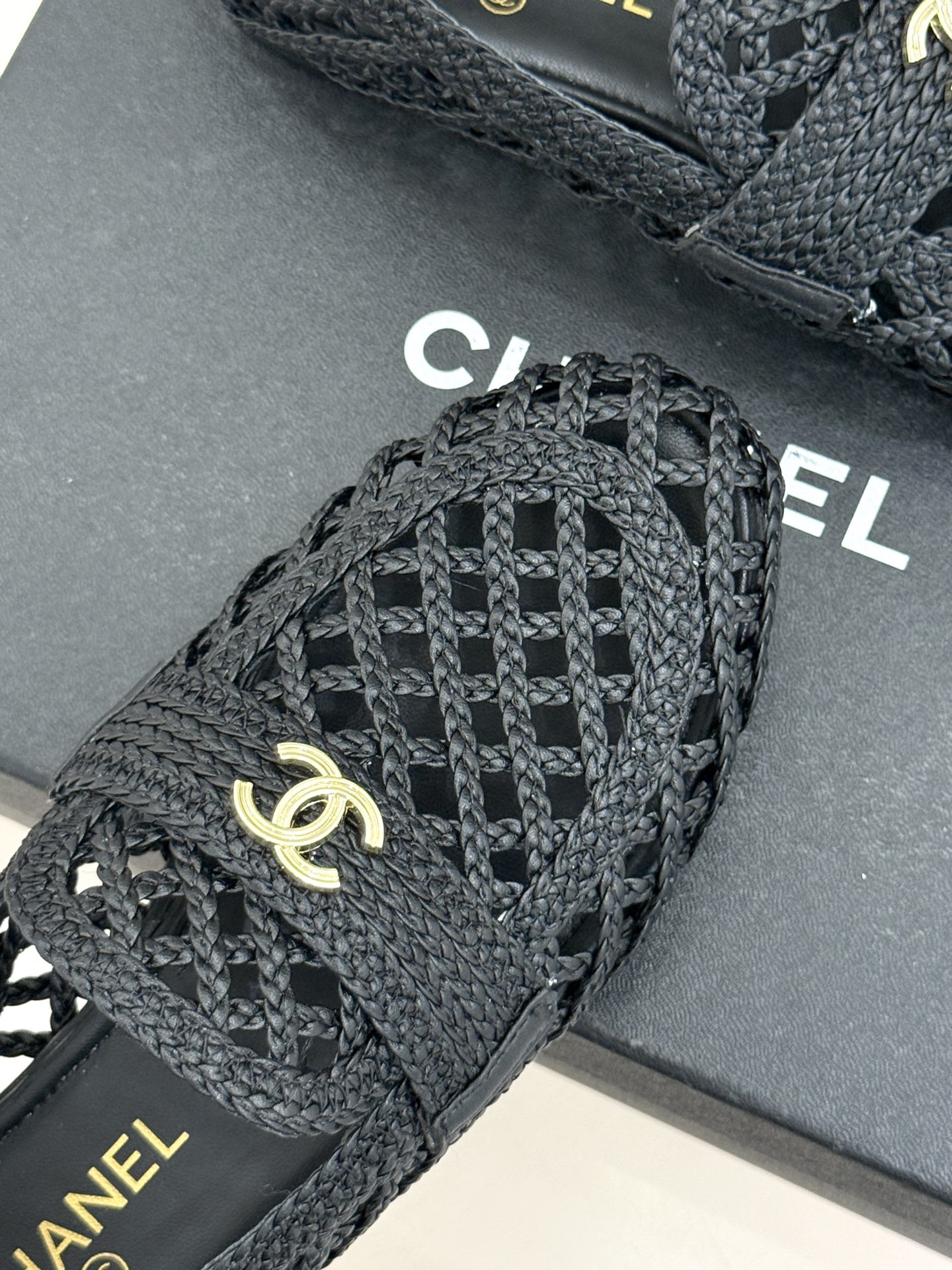 CHANE* ｜小香26P新品双C编织乐福鞋半拖将经典乐福与慵懒半拖完美融合编织肌理重塑小香高级感。镂空