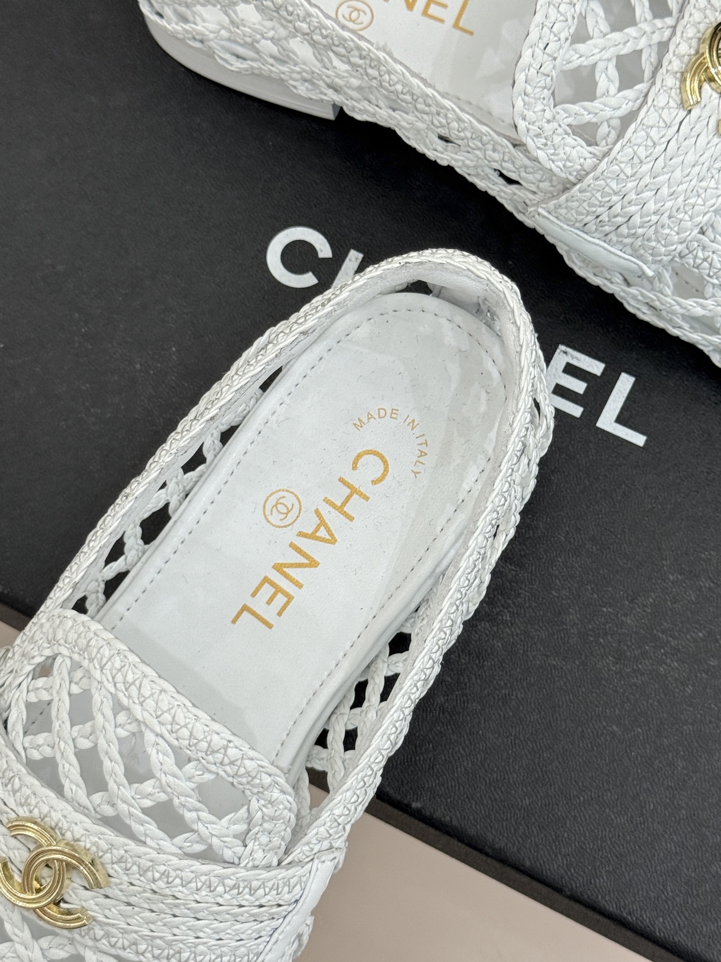 CHANE* ｜小香26P新品双C编织乐福鞋半拖将经典乐福与慵懒半拖完美融合编织肌理重塑小香高级感。镂空