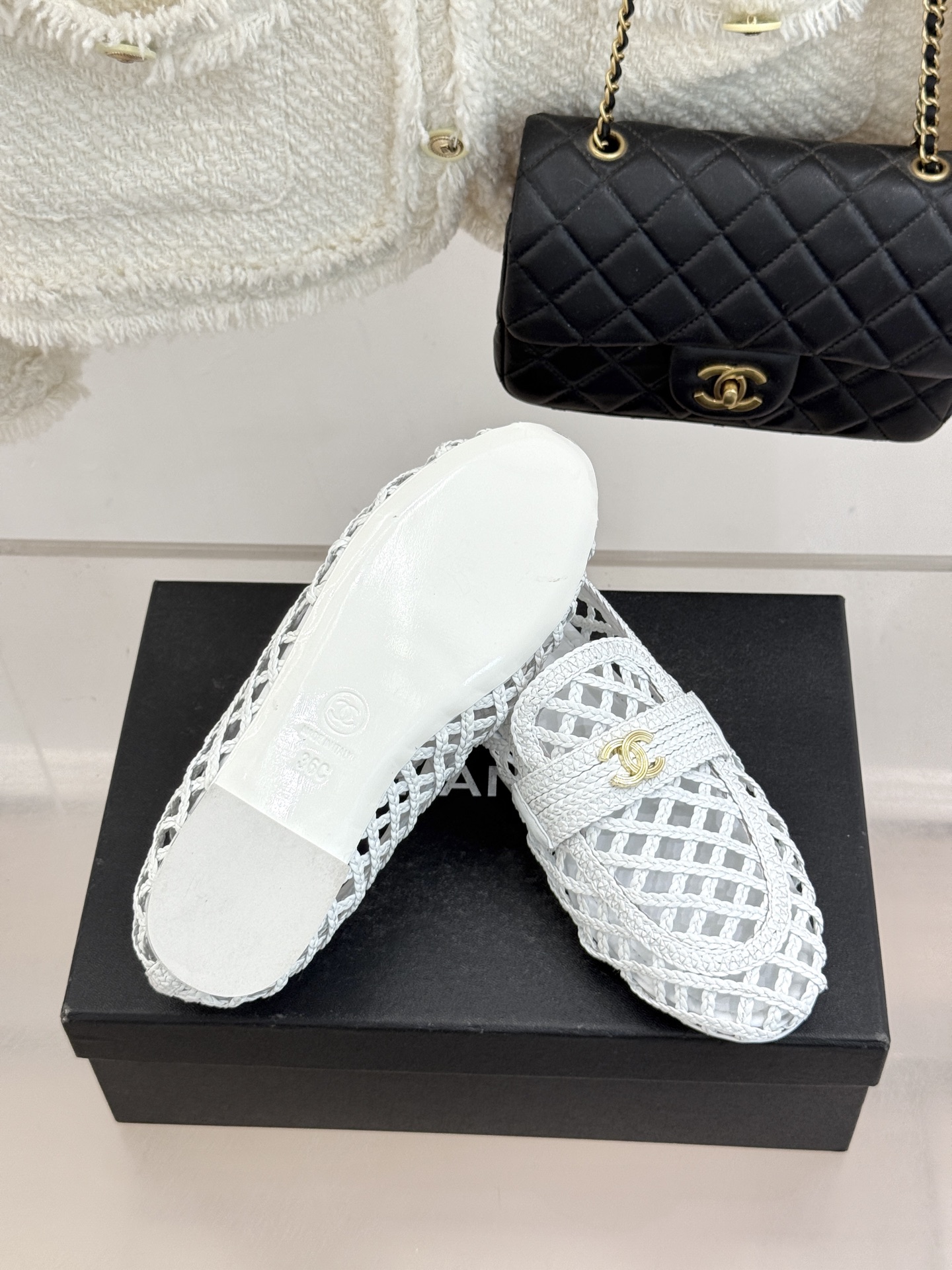 CHANE* ｜小香26P新品双C编织乐福鞋半拖将经典乐福与慵懒半拖完美融合编织肌理重塑小香高级感。镂空