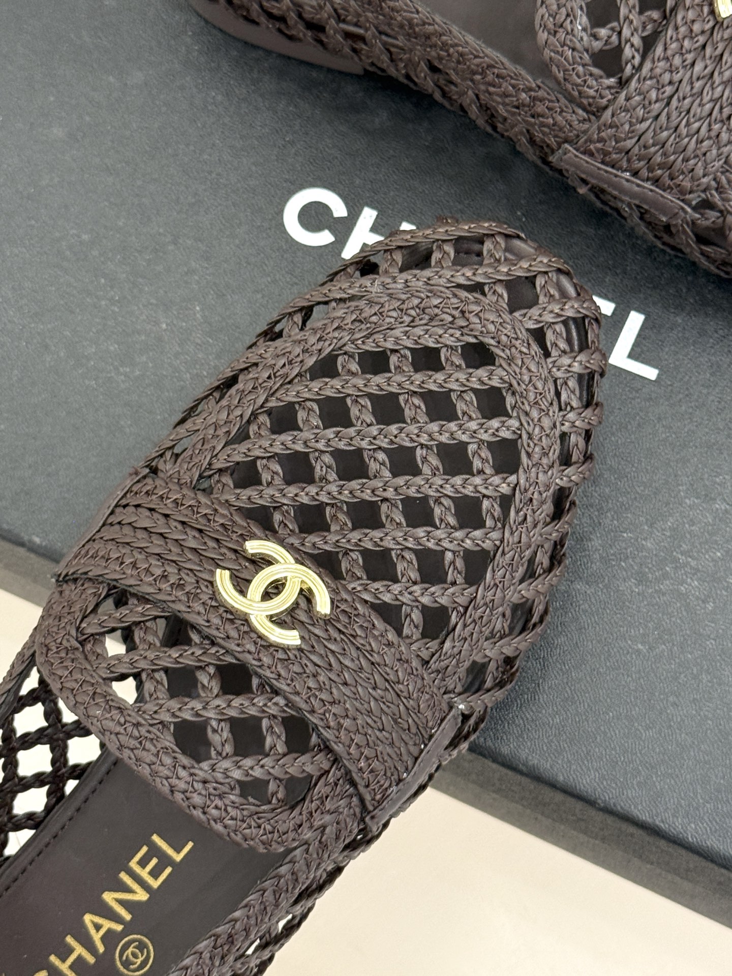 CHANE* ｜小香26P新品双C编织乐福鞋半拖将经典乐福与慵懒半拖完美融合编织肌理重塑小香高级感。镂空