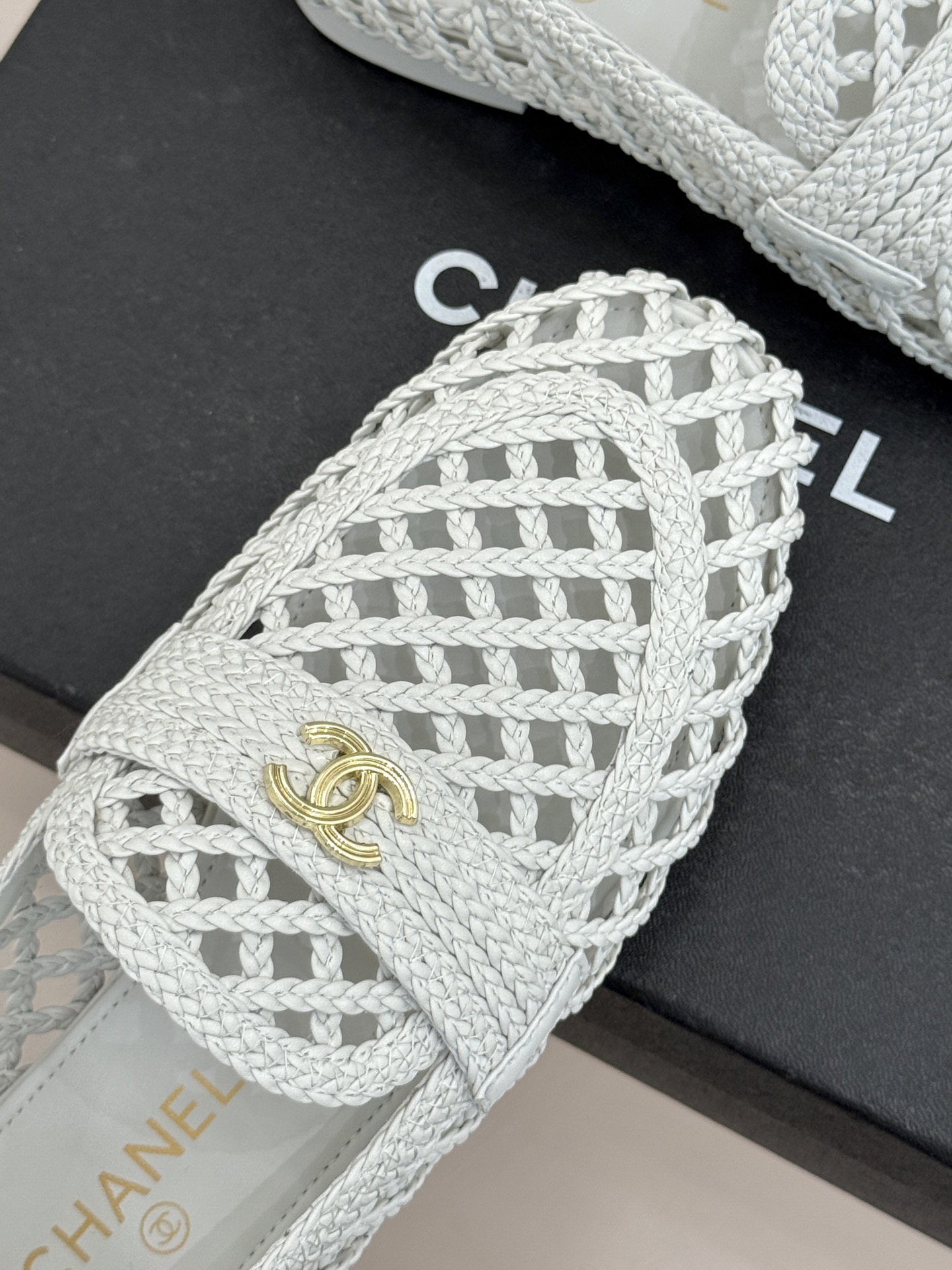 CHANE* ｜小香26P新品双C编织乐福鞋半拖将经典乐福与慵懒半拖完美融合编织肌理重塑小香高级感。镂空