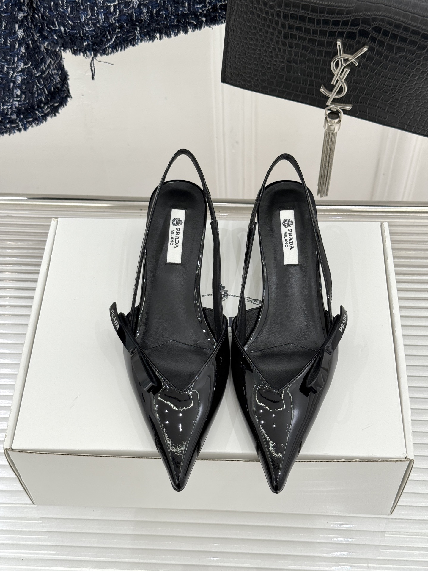 （原版飞机盒＋10）Prada/普拉达26WF春夏新品尖头后空凉鞋高跟鞋当亮橙色秀场的阳光穿透钢窗这双走