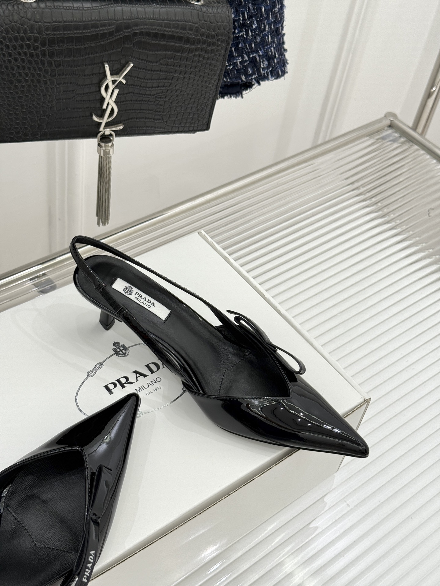 （原版飞机盒＋10）Prada/普拉达26WF春夏新品尖头后空凉鞋高跟鞋当亮橙色秀场的阳光穿透钢窗这双走