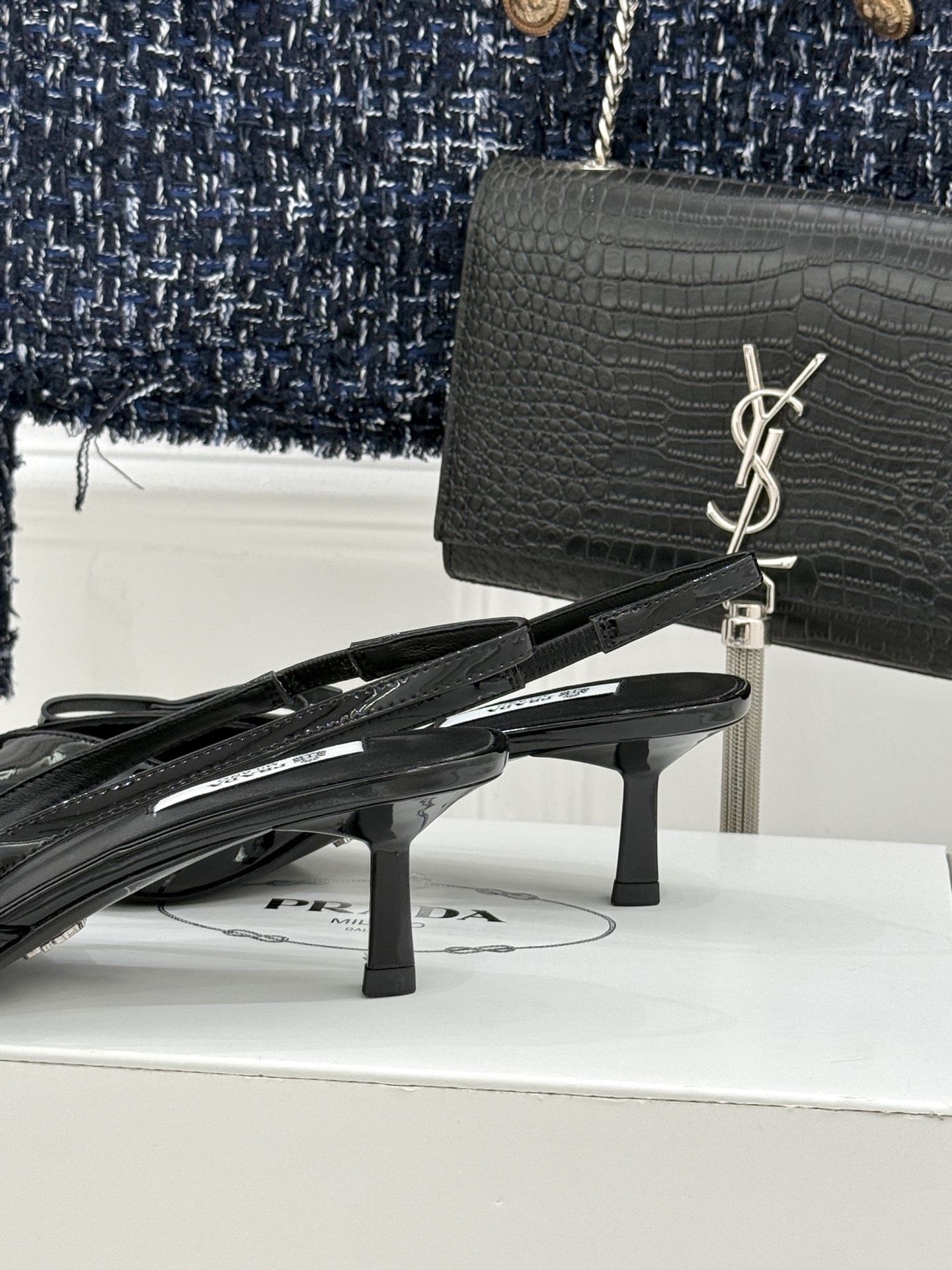 （原版飞机盒＋10）Prada/普拉达26WF春夏新品尖头后空凉鞋高跟鞋当亮橙色秀场的阳光穿透钢窗这双走