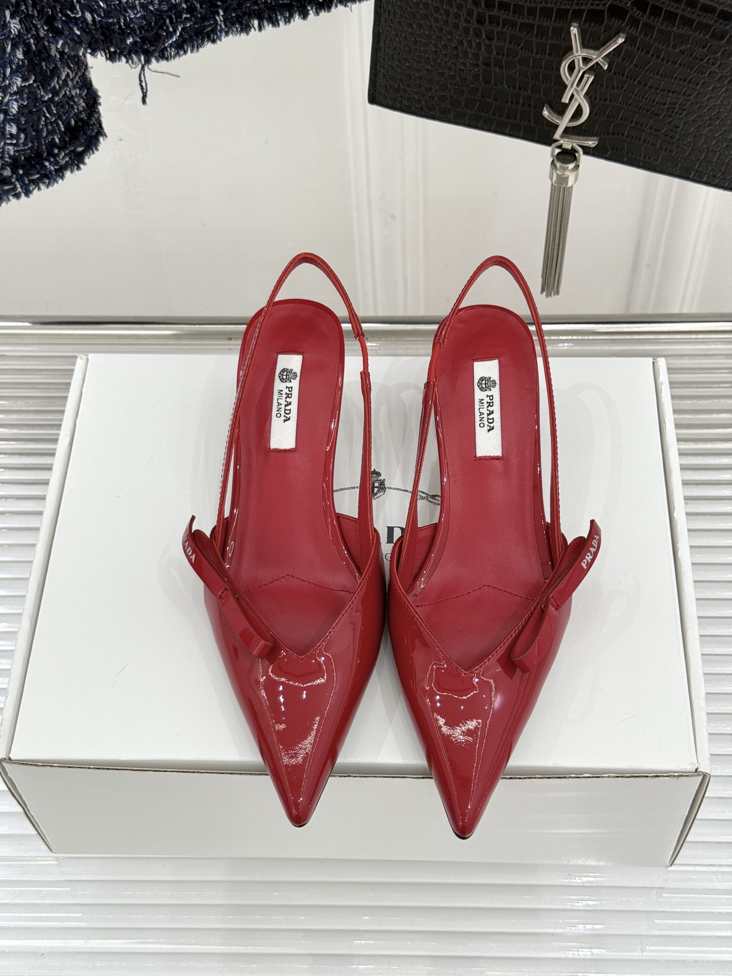 （原版飞机盒＋10）Prada/普拉达26WF春夏新品尖头后空凉鞋高跟鞋当亮橙色秀场的阳光穿透钢窗这双走