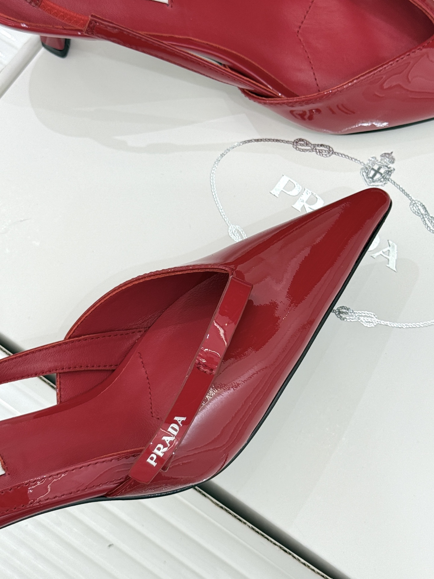 （原版飞机盒＋10）Prada/普拉达26WF春夏新品尖头后空凉鞋高跟鞋当亮橙色秀场的阳光穿透钢窗这双走