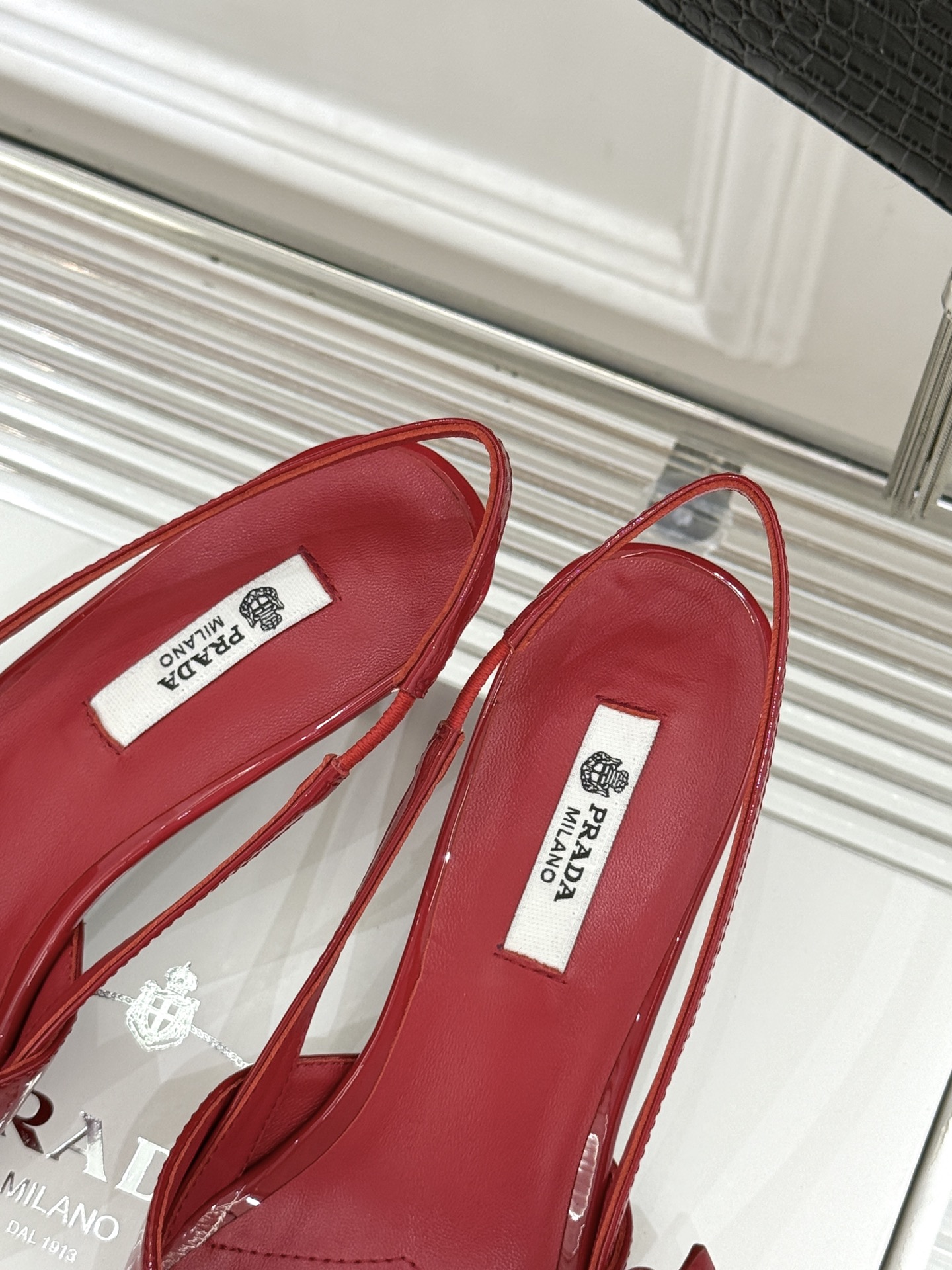 （原版飞机盒＋10）Prada/普拉达26WF春夏新品尖头后空凉鞋高跟鞋当亮橙色秀场的阳光穿透钢窗这双走