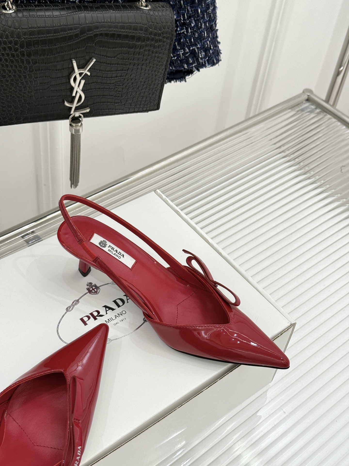 （原版飞机盒＋10）Prada/普拉达26WF春夏新品尖头后空凉鞋高跟鞋当亮橙色秀场的阳光穿透钢窗这双走
