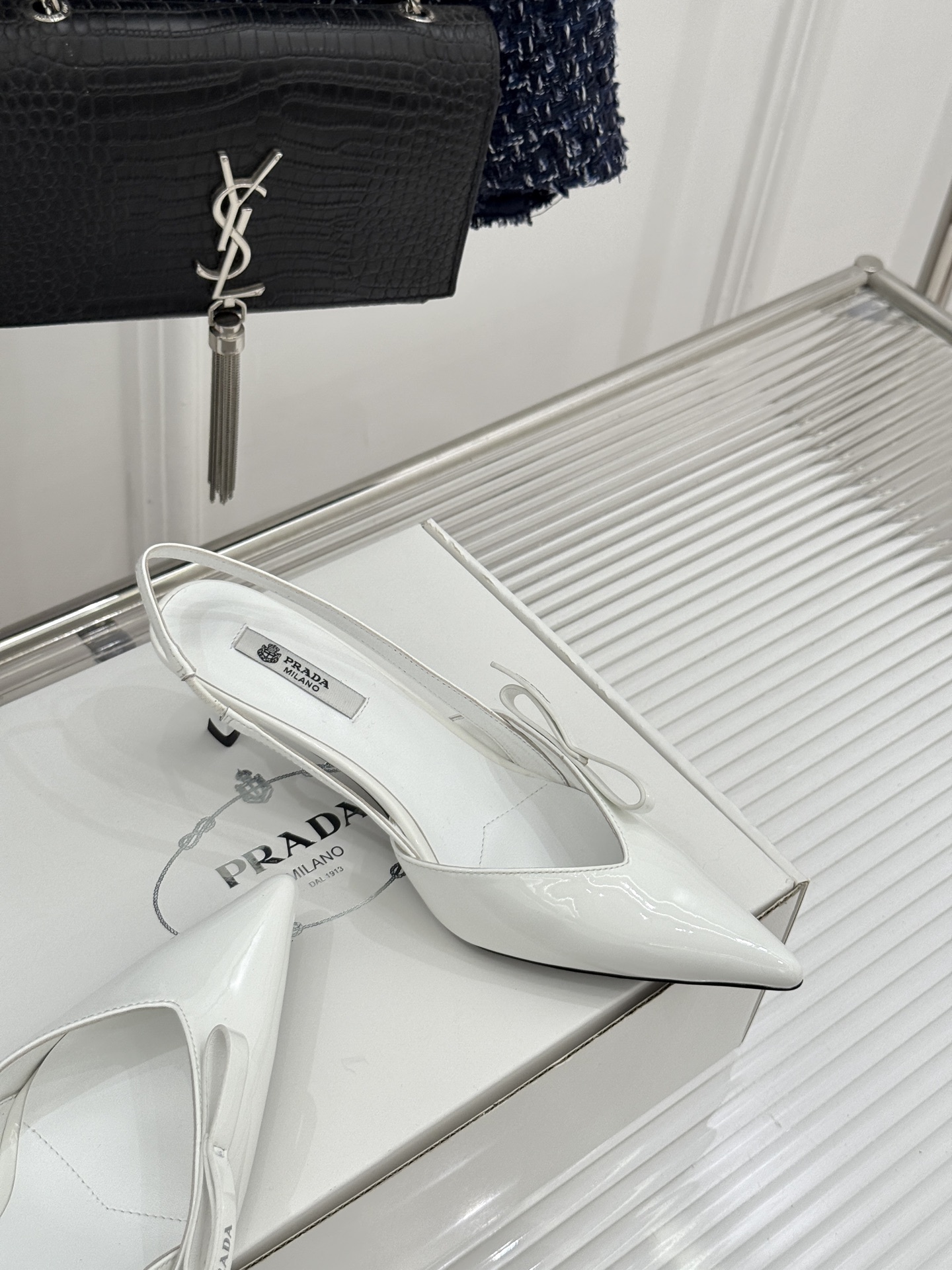 （原版飞机盒＋10）Prada/普拉达26WF春夏新品尖头后空凉鞋高跟鞋当亮橙色秀场的阳光穿透钢窗这双走