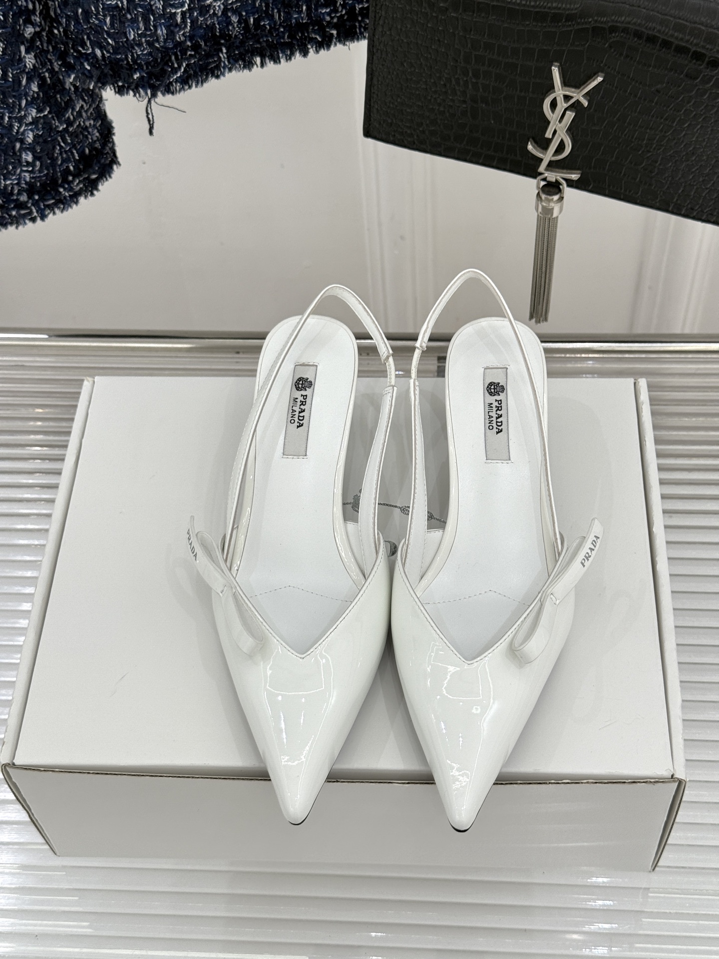 （原版飞机盒＋10）Prada/普拉达26WF春夏新品尖头后空凉鞋高跟鞋当亮橙色秀场的阳光穿透钢窗这双走