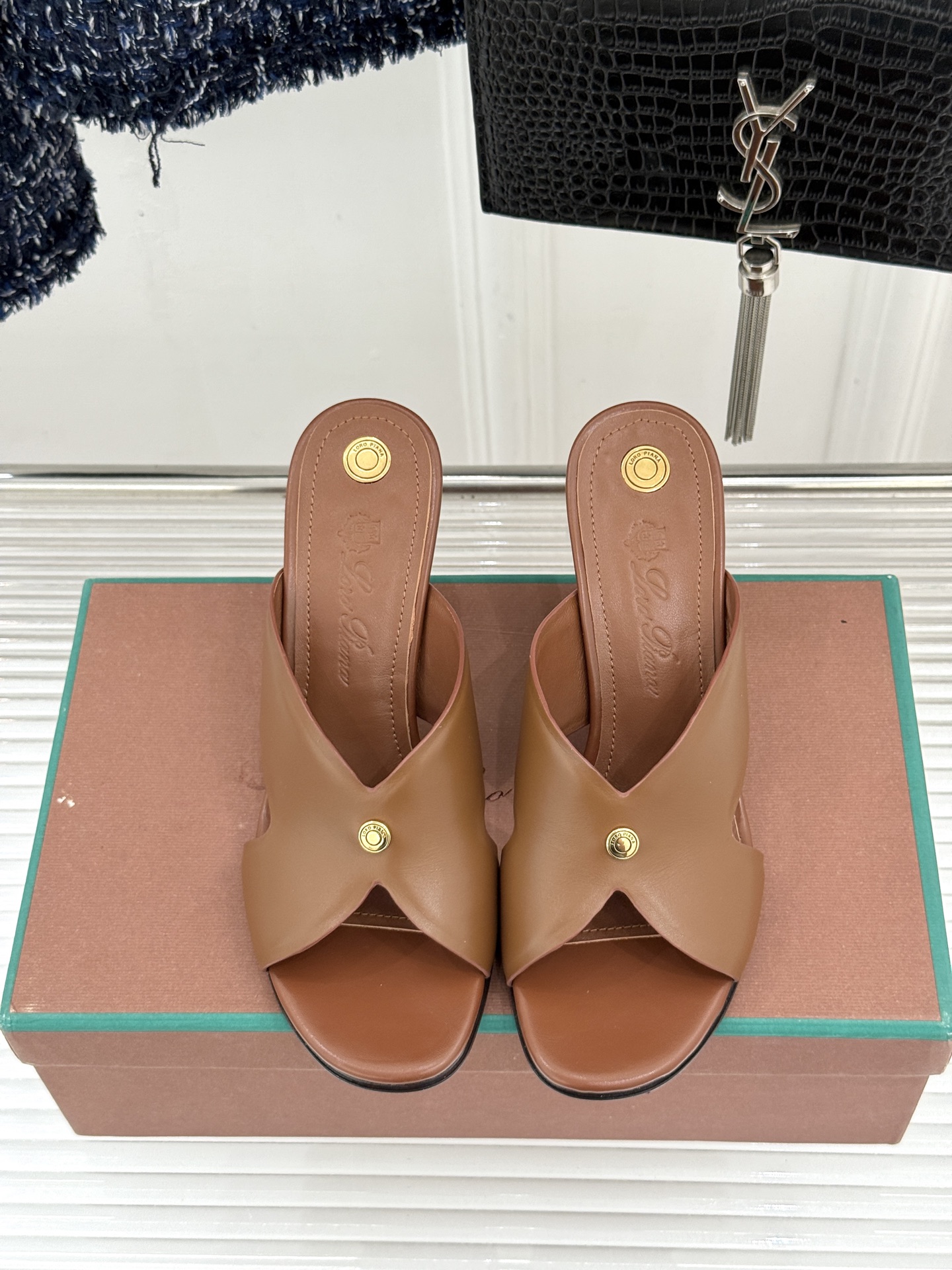 Loro Piana/ LP🌾 经典复古绝美平底坡跟拖鞋简约即时髦 松弛的高级感感受夏日感高级穿搭~面料