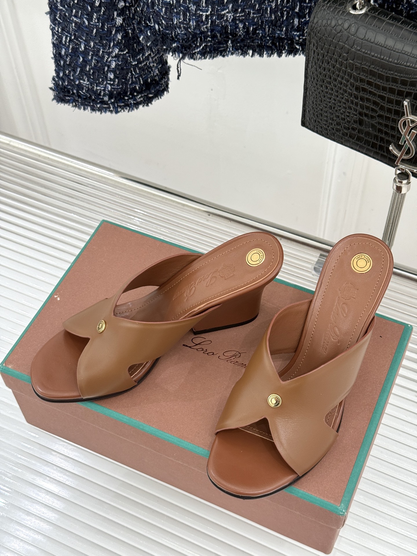 Loro Piana/ LP🌾 经典复古绝美平底坡跟拖鞋简约即时髦 松弛的高级感感受夏日感高级穿搭~面料