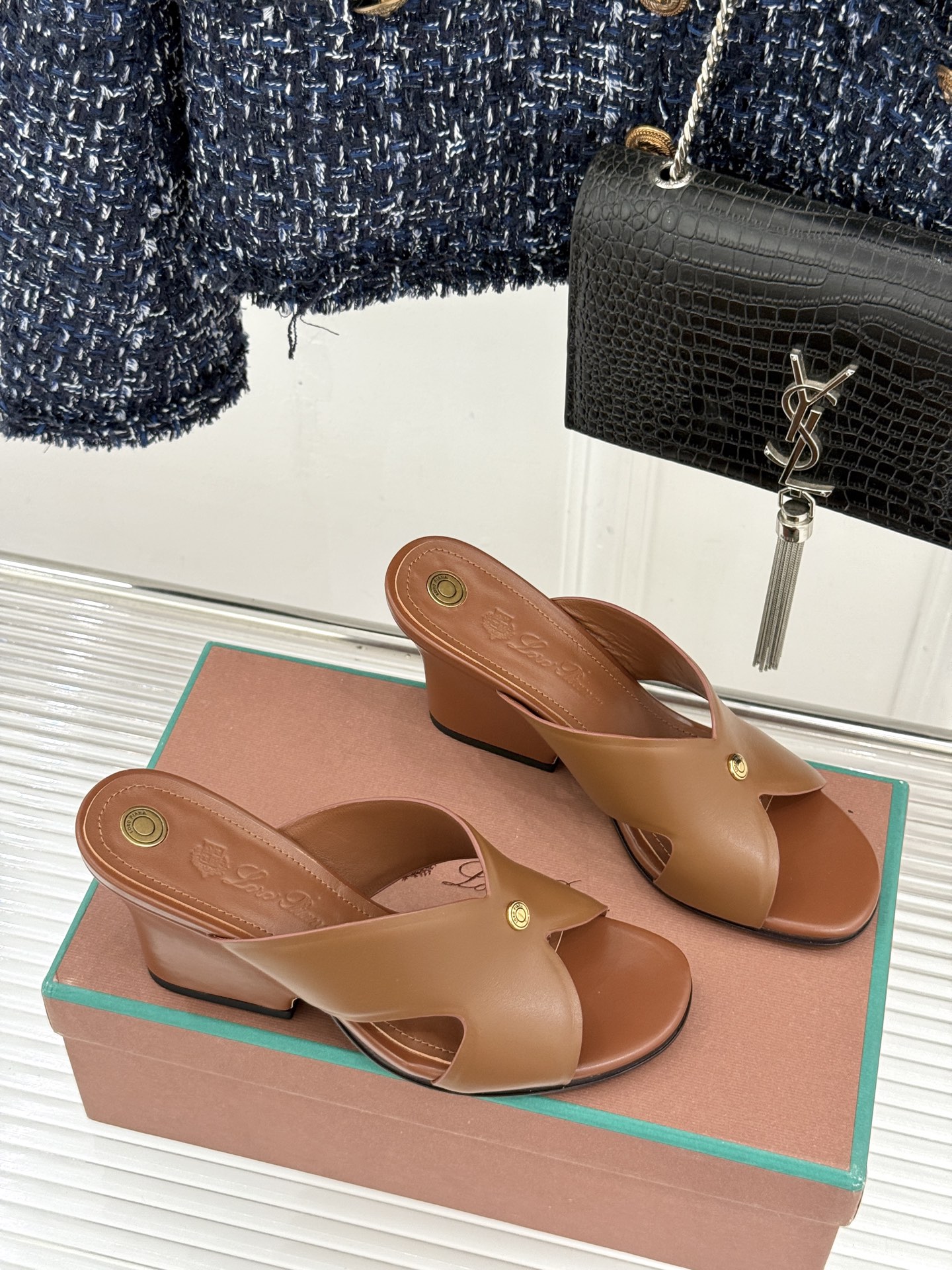 Loro Piana/ LP🌾 经典复古绝美平底坡跟拖鞋简约即时髦 松弛的高级感感受夏日感高级穿搭~面料