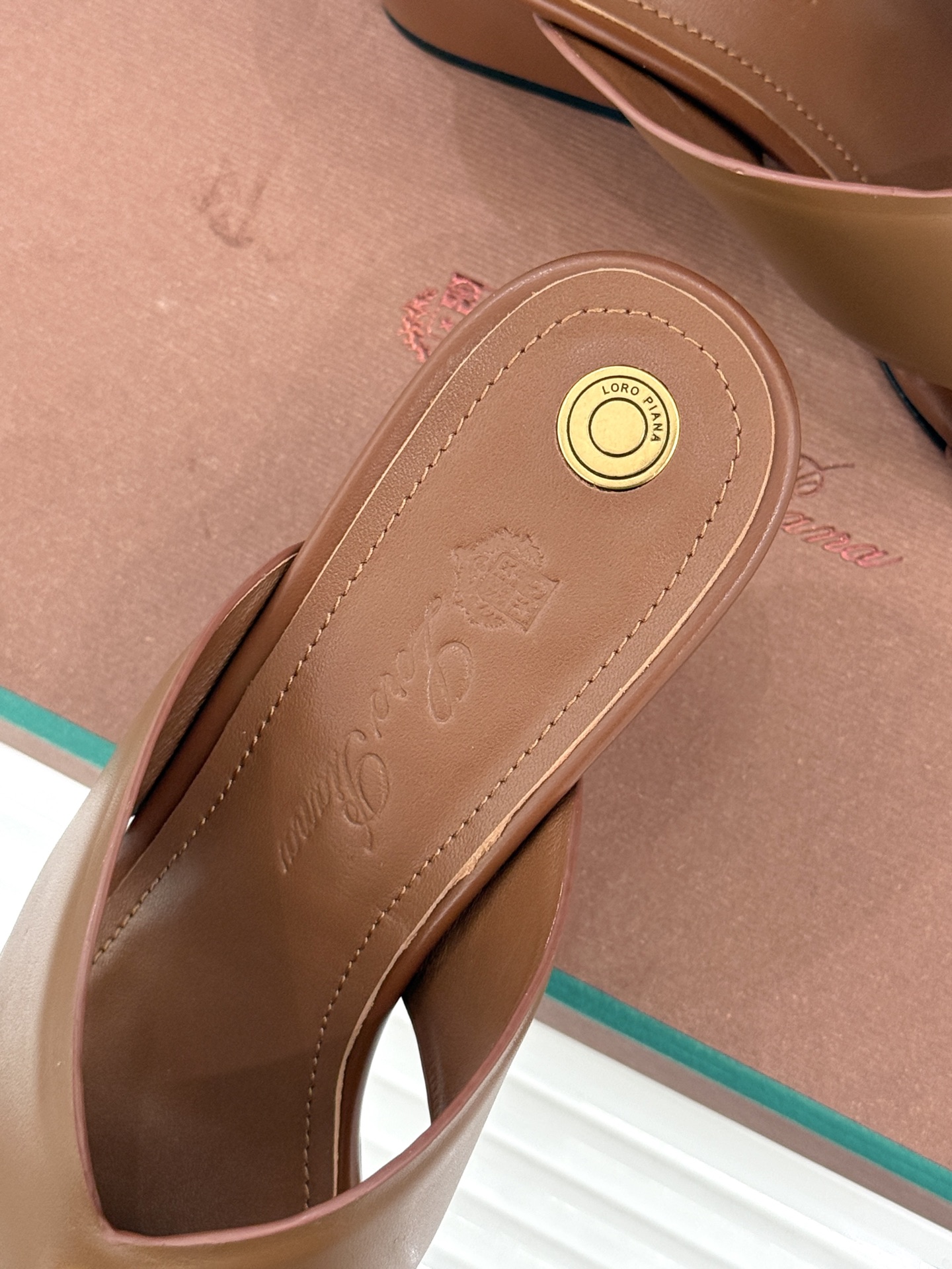 Loro Piana/ LP🌾 经典复古绝美平底坡跟拖鞋简约即时髦 松弛的高级感感受夏日感高级穿搭~面料