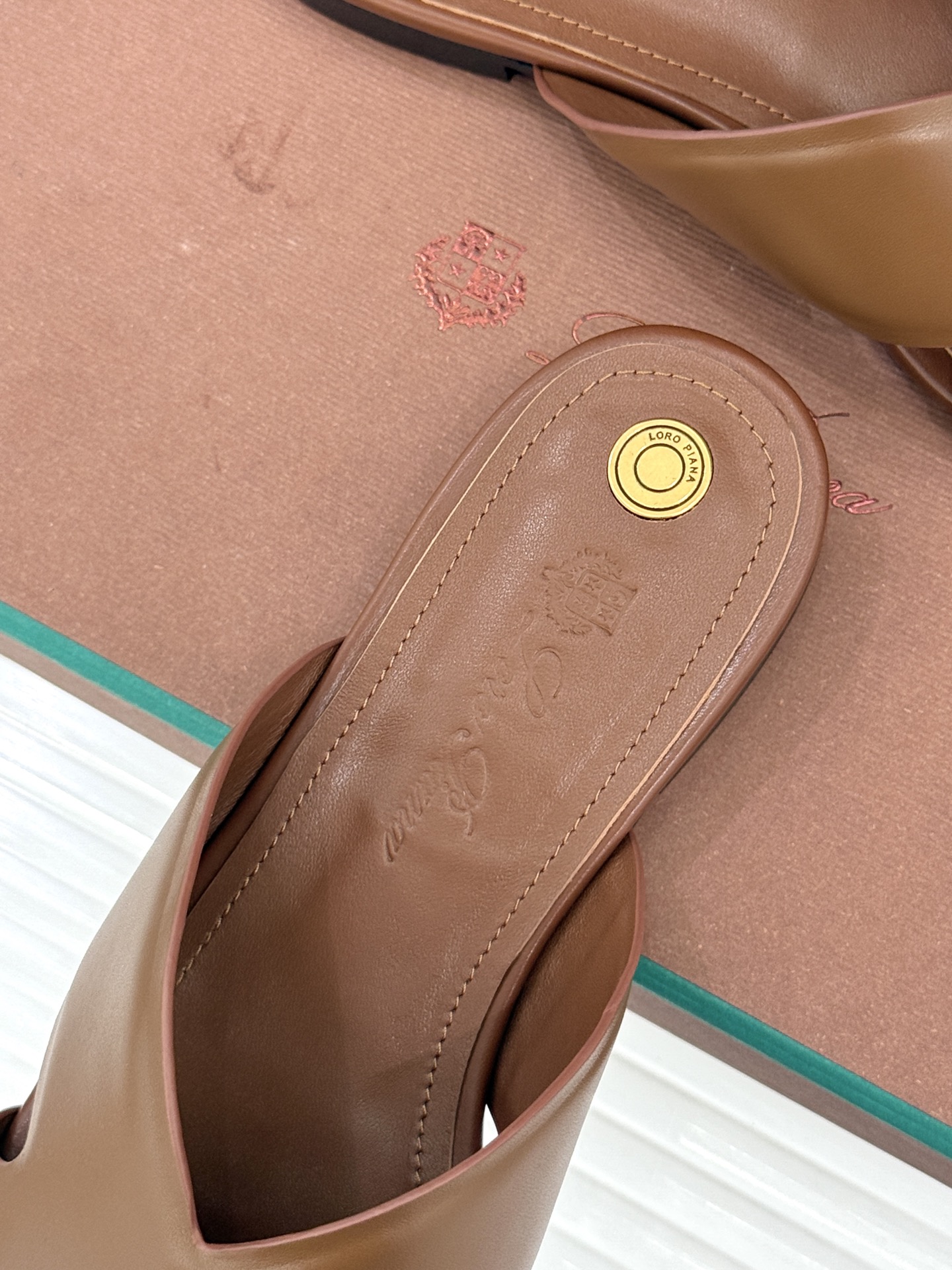 Loro Piana/ LP🌾 经典复古绝美平底坡跟拖鞋简约即时髦 松弛的高级感感受夏日感高级穿搭~面料