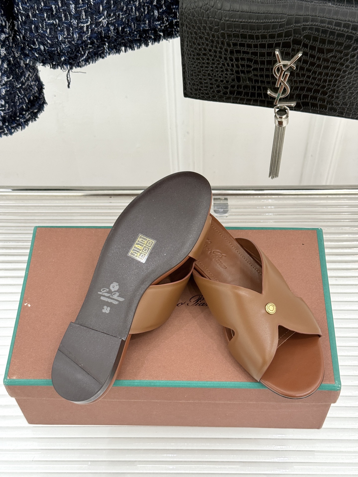 Loro Piana/ LP🌾 经典复古绝美平底坡跟拖鞋简约即时髦 松弛的高级感感受夏日感高级穿搭~面料