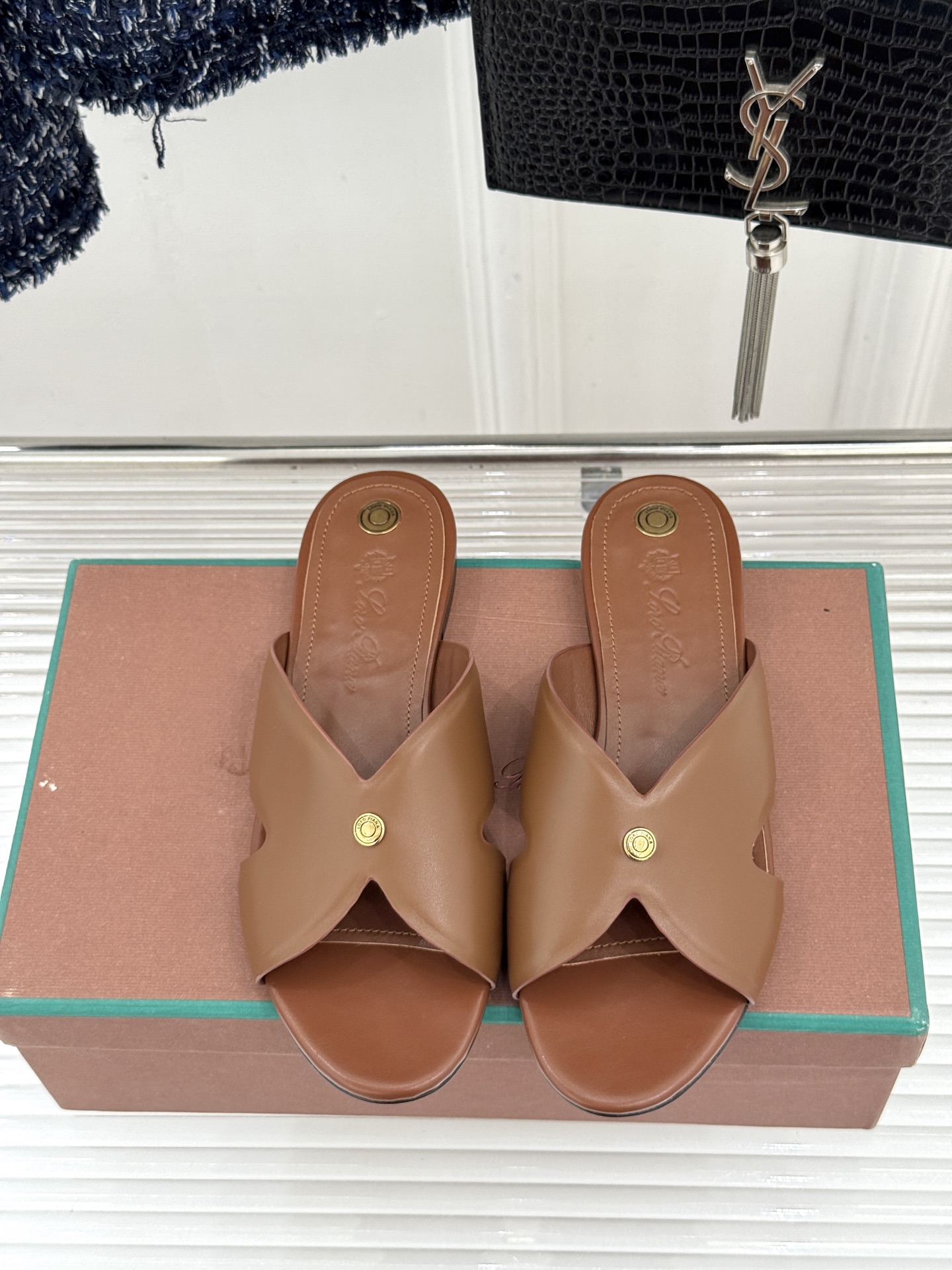 Loro Piana/ LP🌾 经典复古绝美平底坡跟拖鞋简约即时髦 松弛的高级感感受夏日感高级穿搭~面料