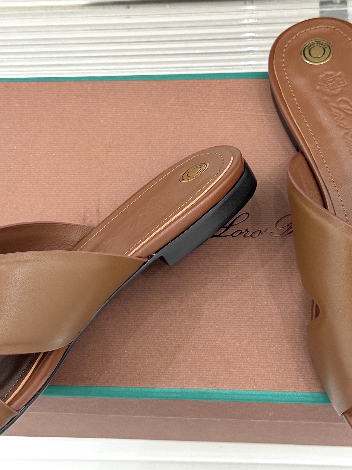 Loro Piana/ LP🌾 经典复古绝美平底坡跟拖鞋简约即时髦 松弛的高级感感受夏日感高级穿搭~面料