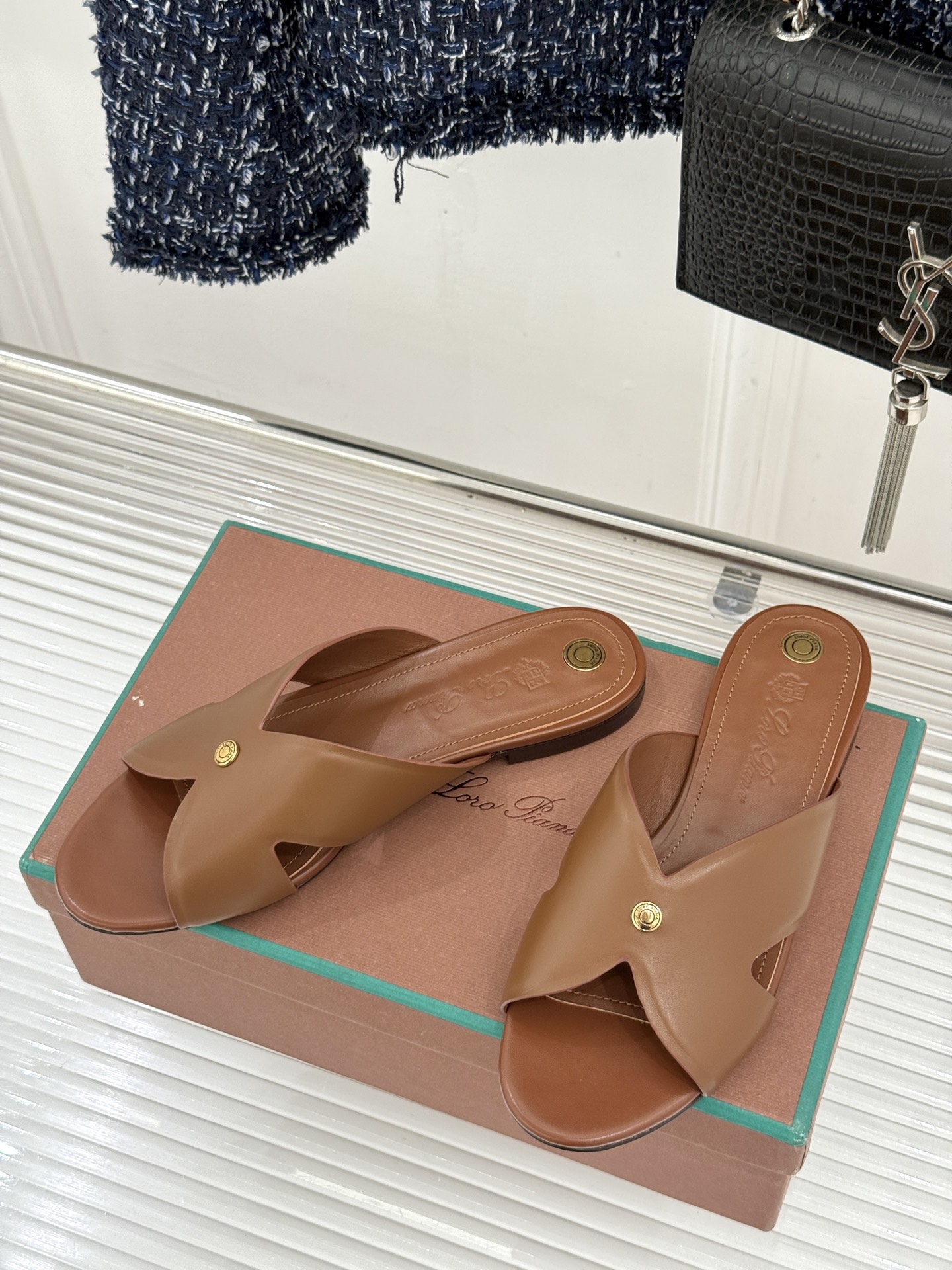 Loro Piana/ LP🌾 经典复古绝美平底坡跟拖鞋简约即时髦 松弛的高级感感受夏日感高级穿搭~面料