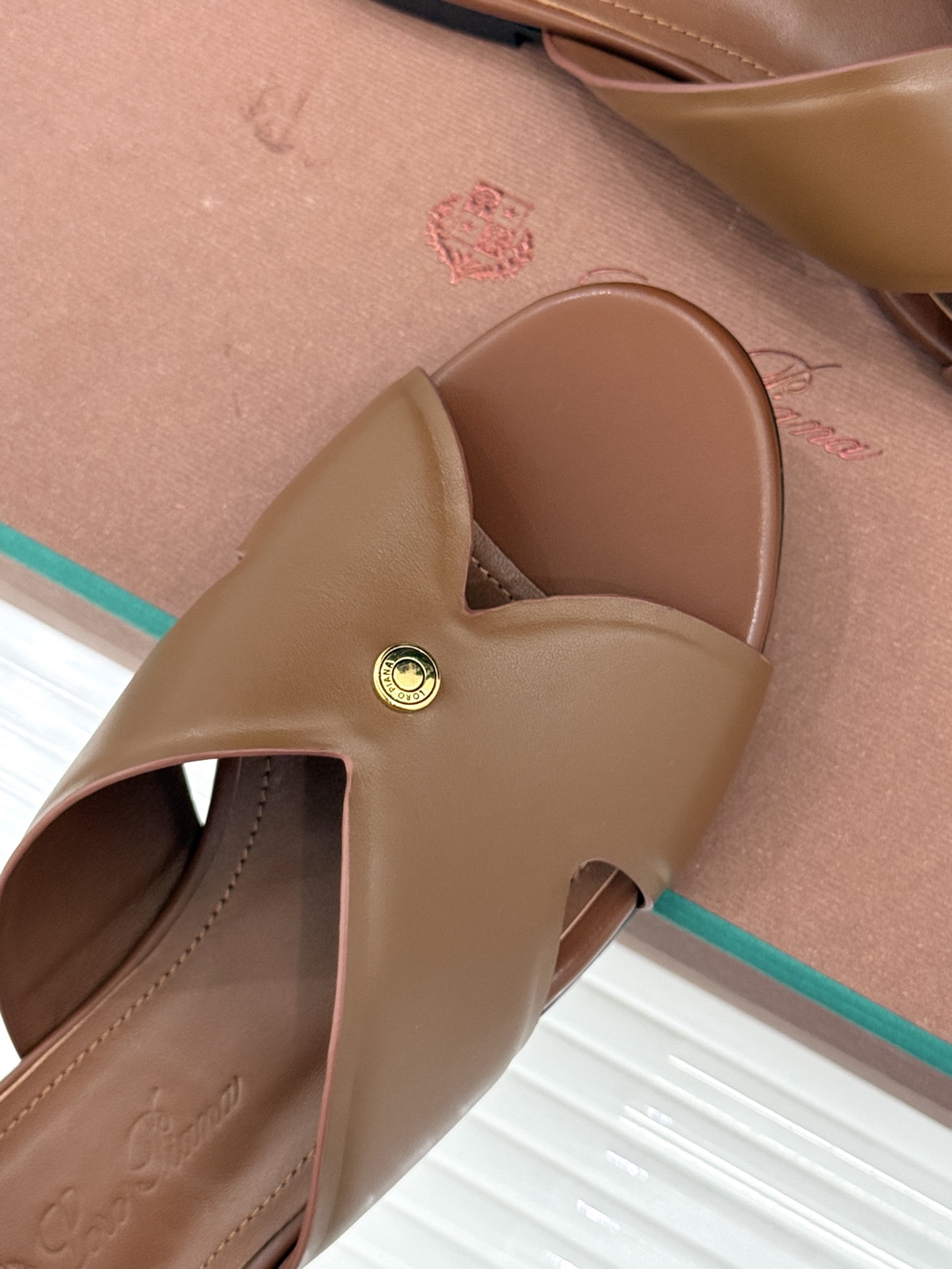 Loro Piana/ LP🌾 经典复古绝美平底坡跟拖鞋简约即时髦 松弛的高级感感受夏日感高级穿搭~面料