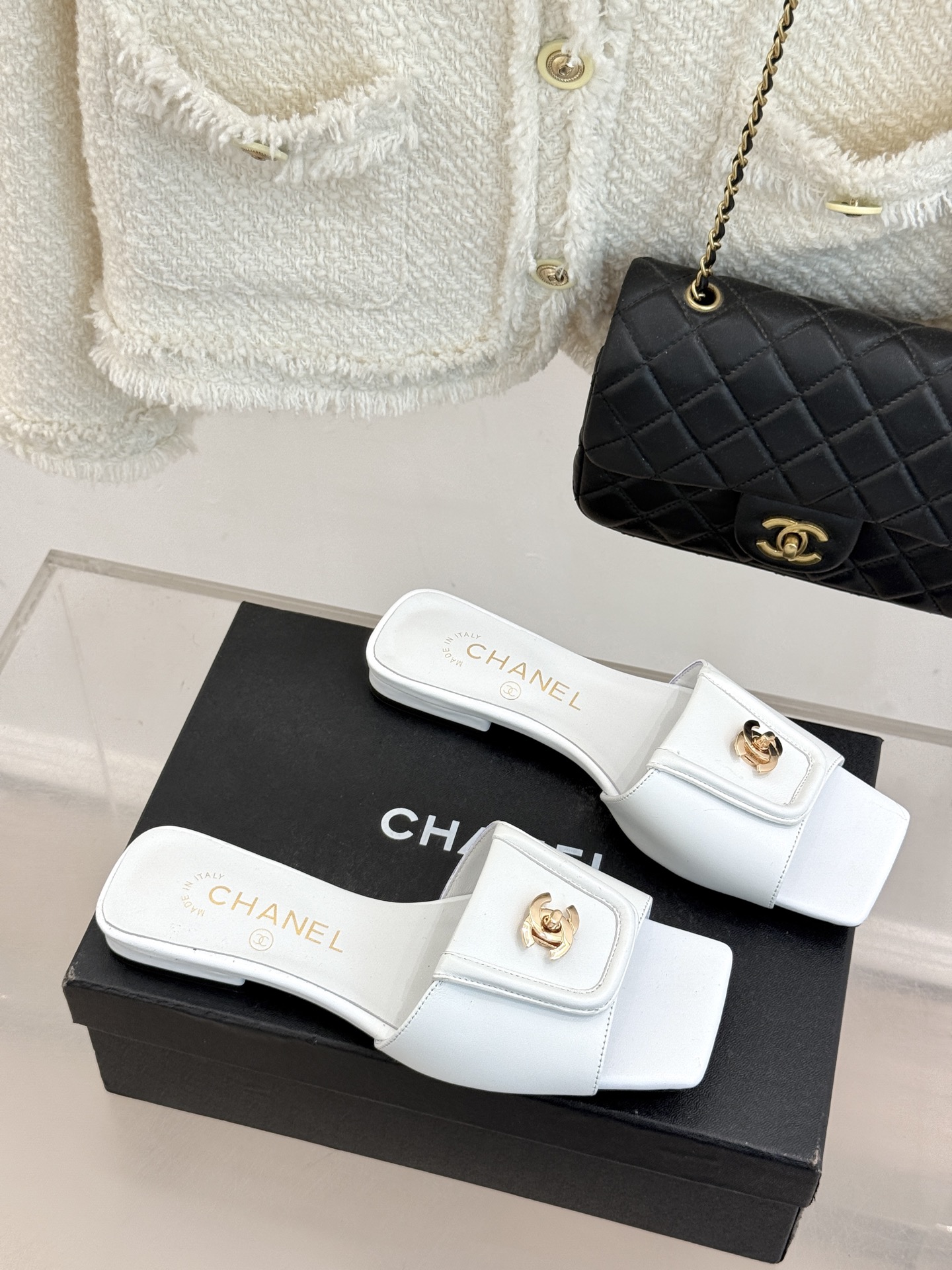 CHANE*｜小香26S新品双C书包扣大方头拖鞋以复古方头重塑夏日步调将经典符号化作足下锋芒。利落大方头