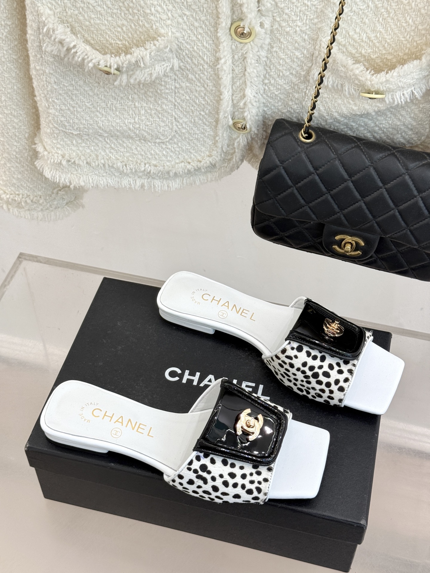 CHANE*｜小香26S新品双C书包扣大方头拖鞋以复古方头重塑夏日步调将经典符号化作足下锋芒。利落大方头